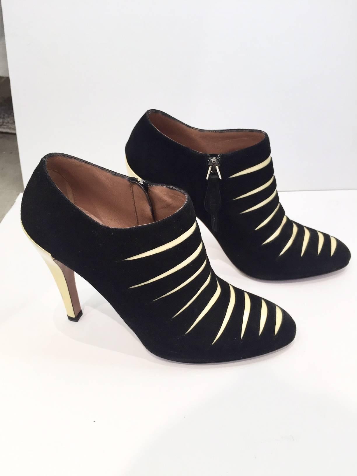 Women's ALAIA black and creme suede ankle boots For Sale