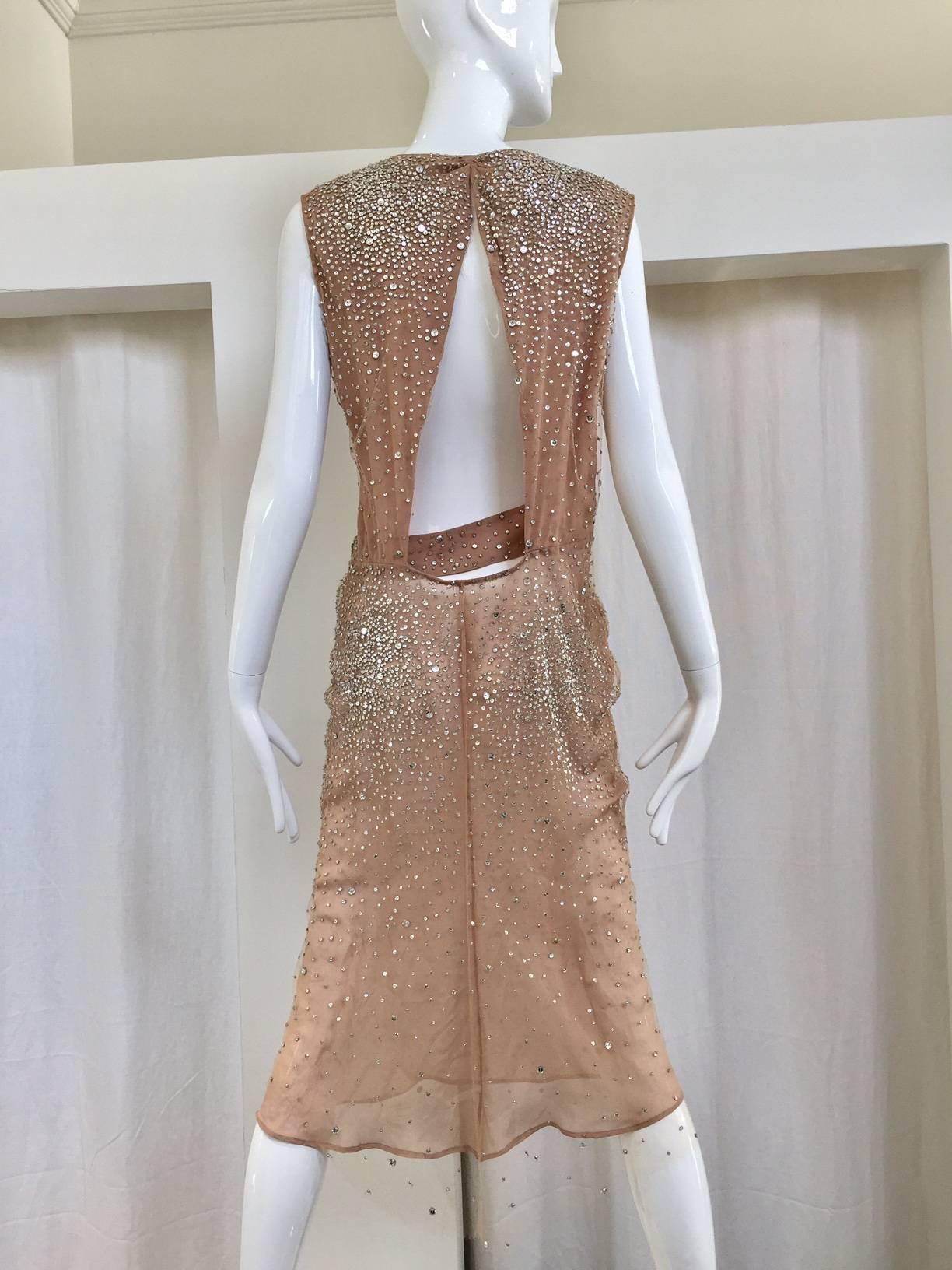 Gucci by Tom Ford nude silk dress with dragon brooch In Good Condition In Beverly Hills, CA