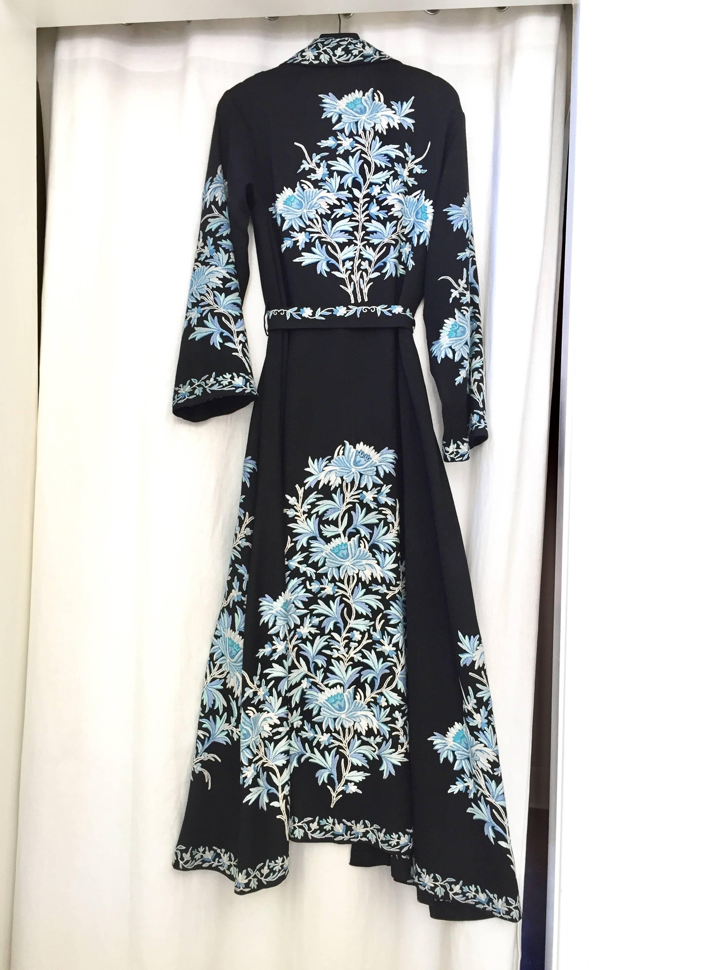 70s Kashmiri wool embroidered light coat In Good Condition In Beverly Hills, CA