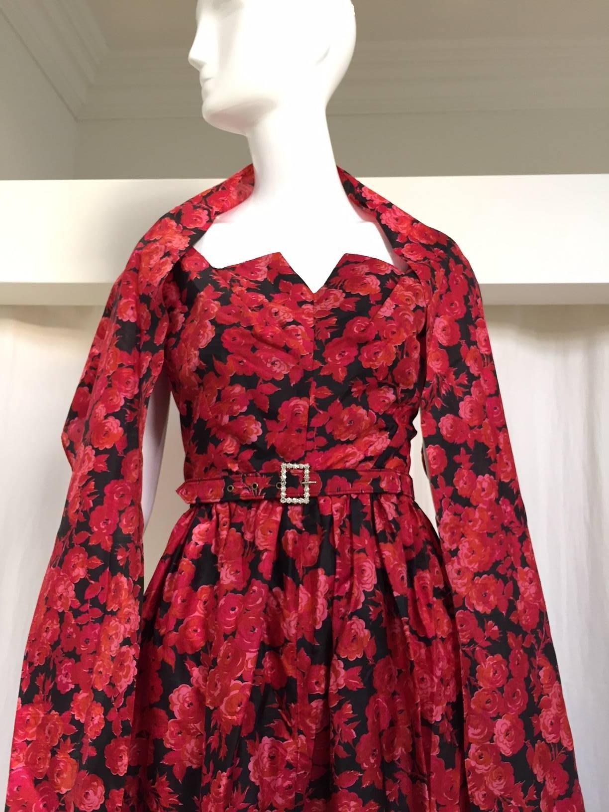 1950s floral print red and black floral print cocktail dress In Excellent Condition In Beverly Hills, CA