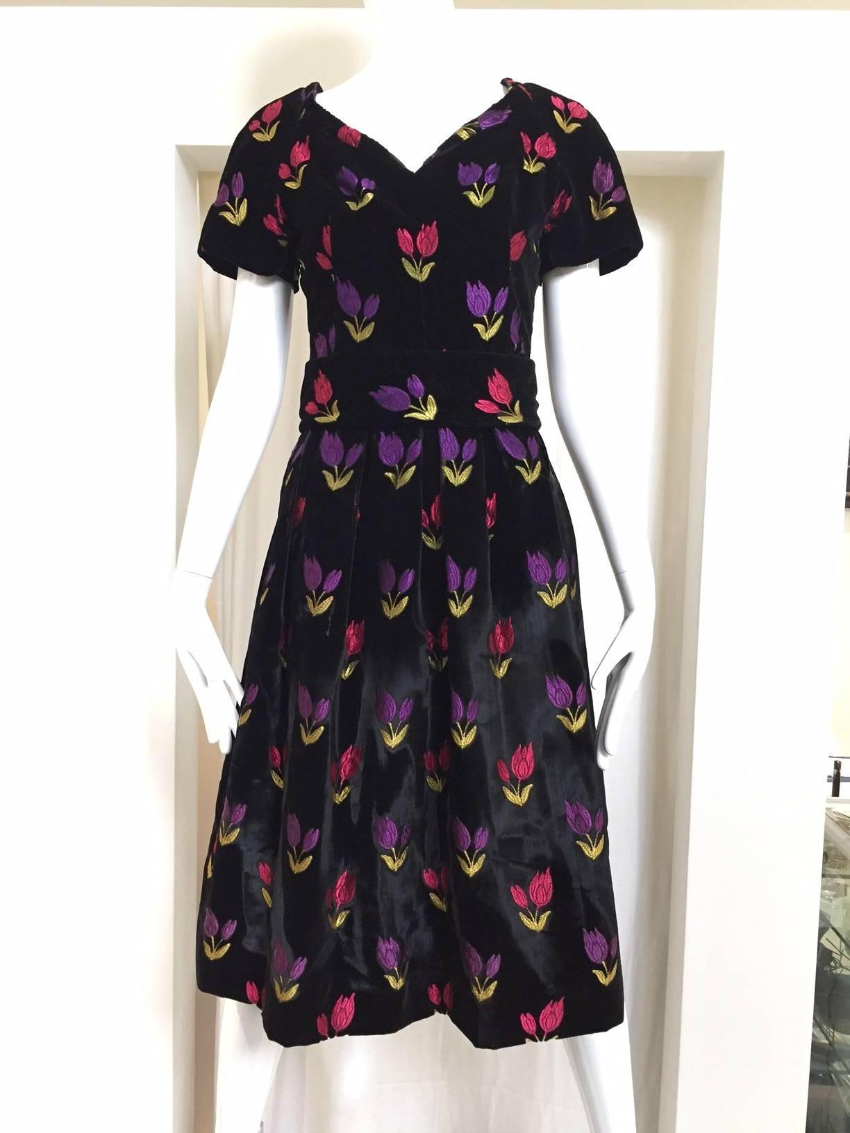 Women's 1950s Black Velvet Cocktail Dress with Tulip Embroidery