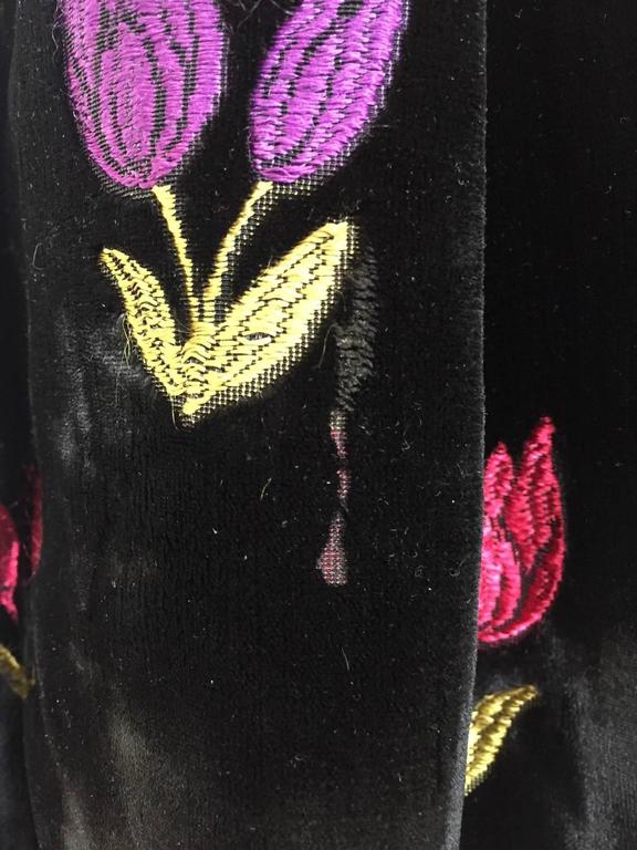 1950s Black Velvet Cocktail Dress with Tulip Embroidery For Sale 1