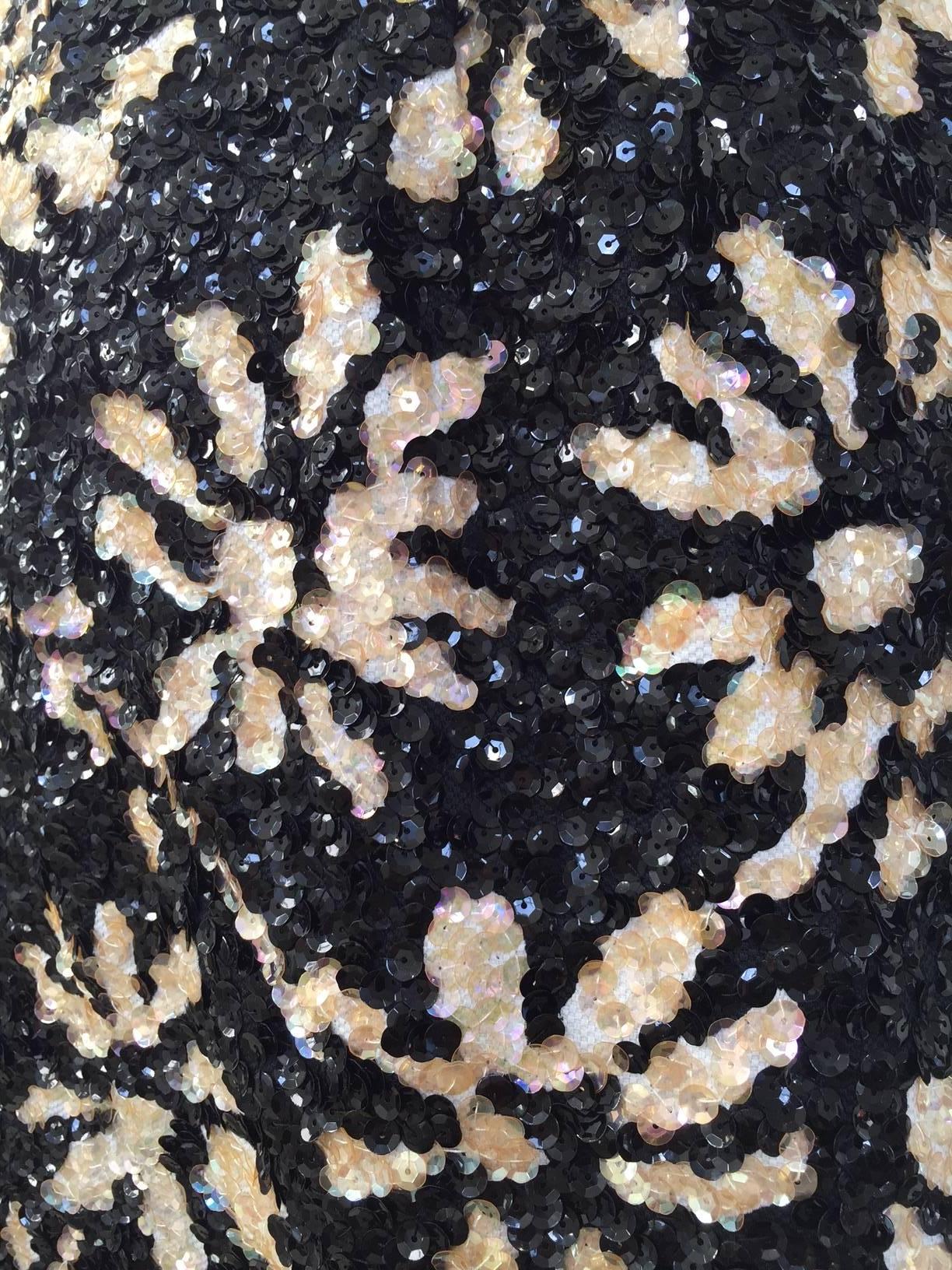 1960s Black and white floral sequin wiggle dress In Good Condition In Beverly Hills, CA