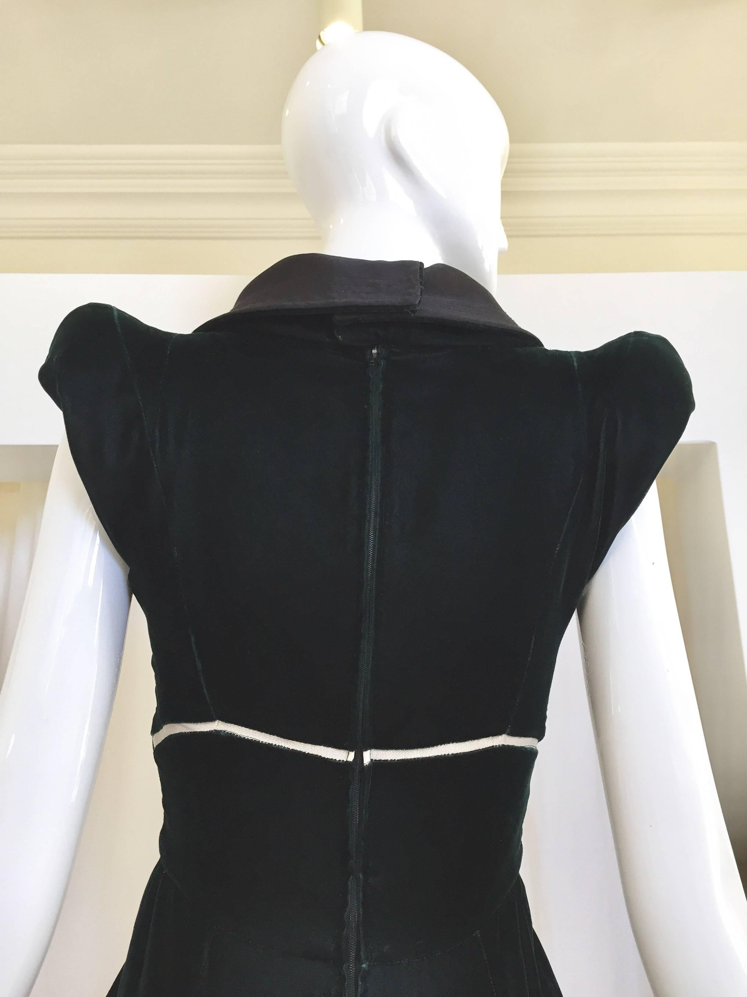 Vestido de terciopelo verde Gianfranco Ferre, años 90 en venta 2