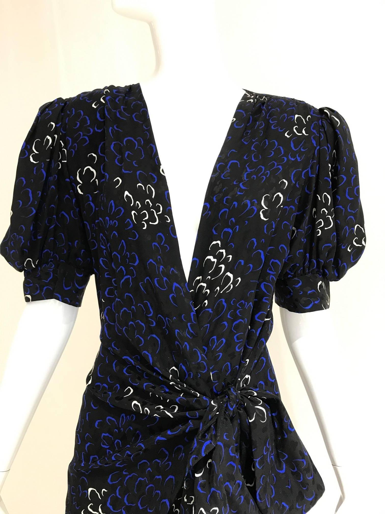 Chic Vintage Yves saint laurent silk wrap dress in navy, black and white print wrap dress. Dress marked size 44. Fit to US modern 8. 