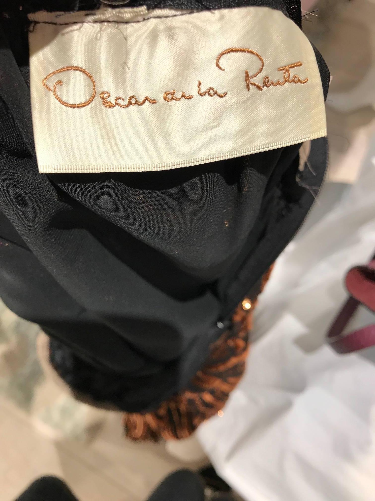 Oscar de la Renta braunes langärmeliges Kleid aus Seidensamt, 1980er Jahre (Braun) im Angebot