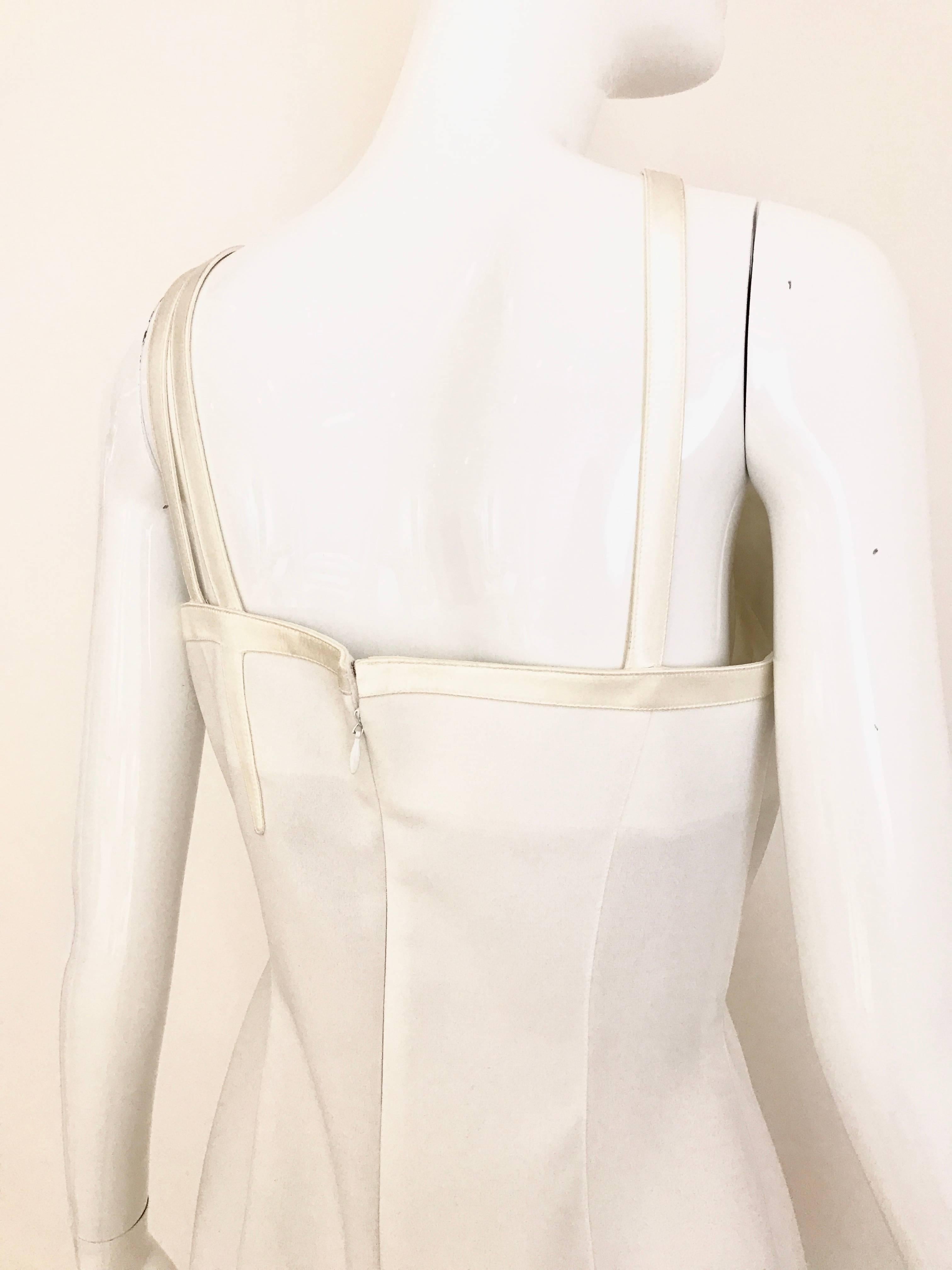 1990s  Vintage THIERRY MUGLER White Crepe Gown with Cut Out Shoulder  In Excellent Condition In Beverly Hills, CA