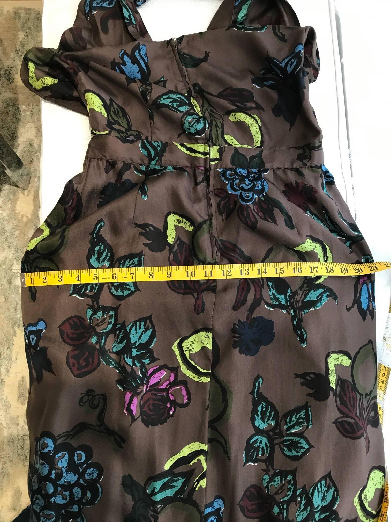1950s Brown Silk Floral Print Halter Cocktail vintage Dress In Excellent Condition In Beverly Hills, CA