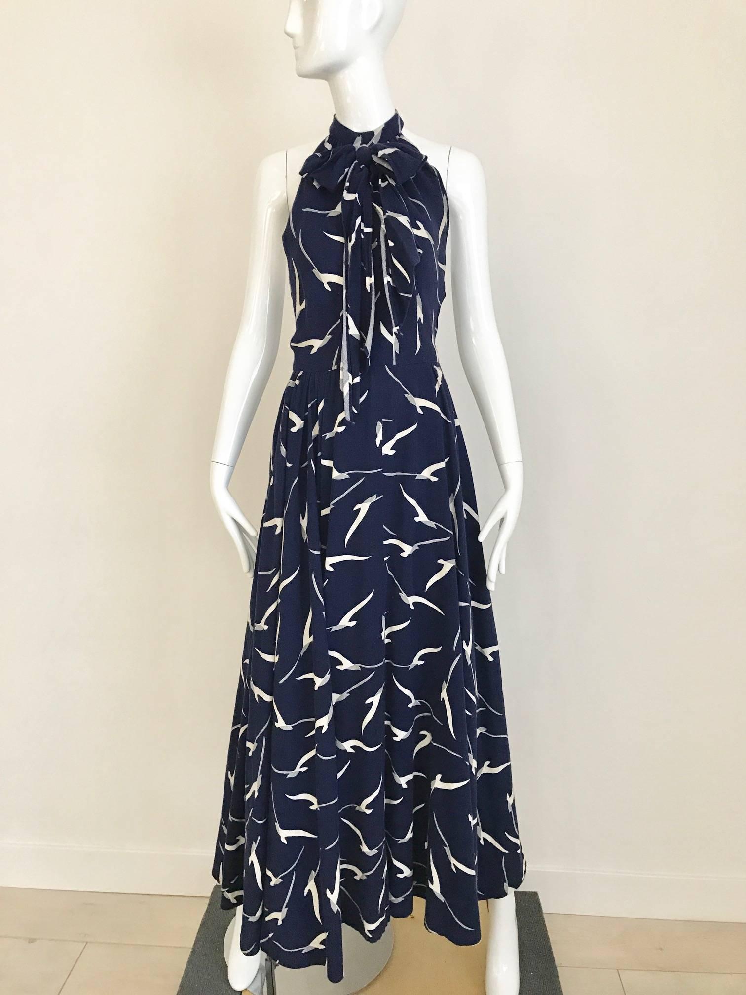 Vintage 1970s Blue and White Seagull Print Halter Cotton Maxi Dress.
Perfect Summer vacation dress.   Fit Size 0/2 Xsmall - Small
Bust: 34 inch / Waist: 24 inch  /  Length: 61 inch