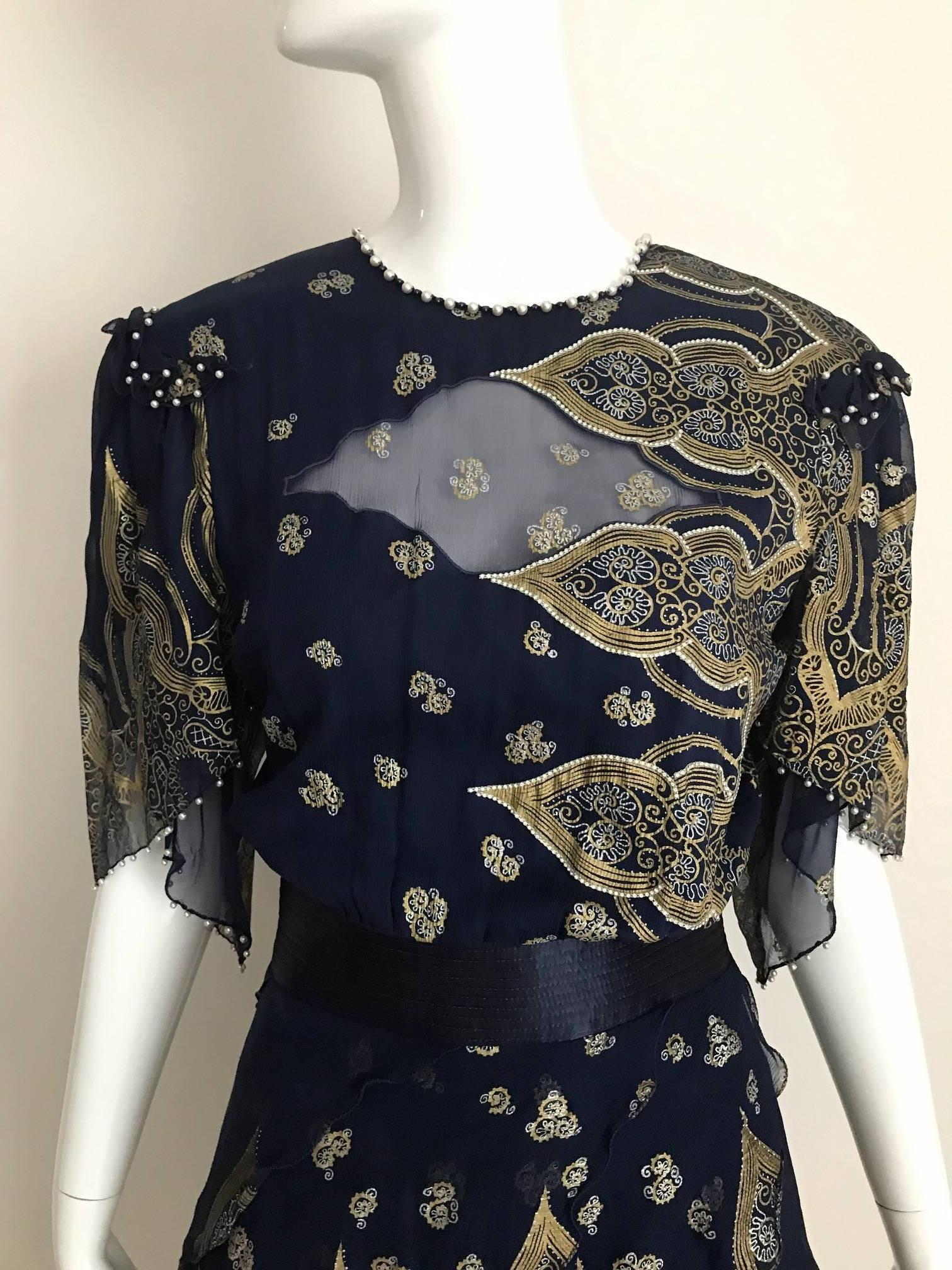 Vintage Zandra Rhodes 1980s Blue and gold hand print silk cocktail dress In Good Condition For Sale In Beverly Hills, CA