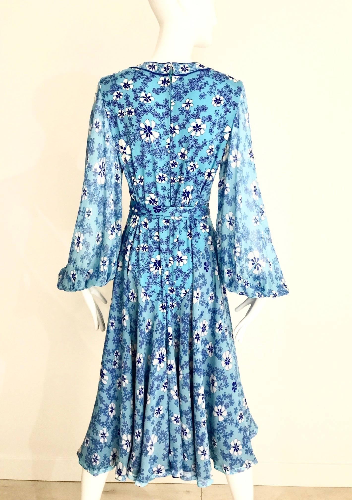 1970s Light silk jersey Bessi blue and white floral  print summer dress In Excellent Condition In Beverly Hills, CA