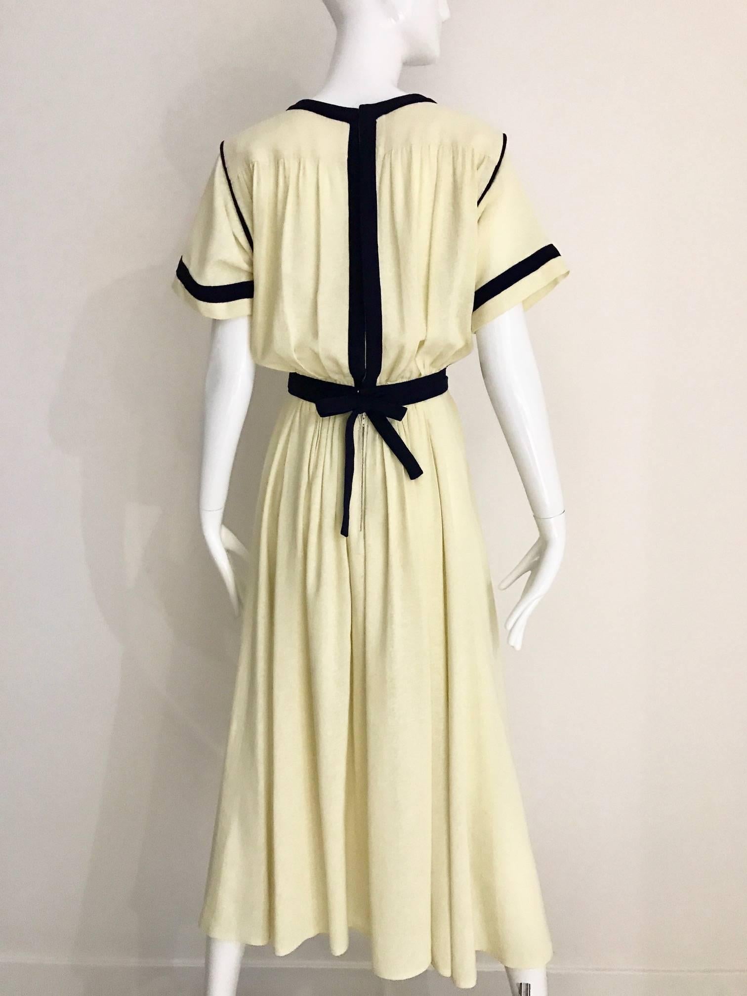 1970s Vintage Chloe creme and blue linen day dress with 2 front pockets. zipped at the back.  Dress lined in silk. Perfect summer vacation dress. Back is peek a boo and you can wear it reversible. see image#7
This Chloe dress designed by Karl