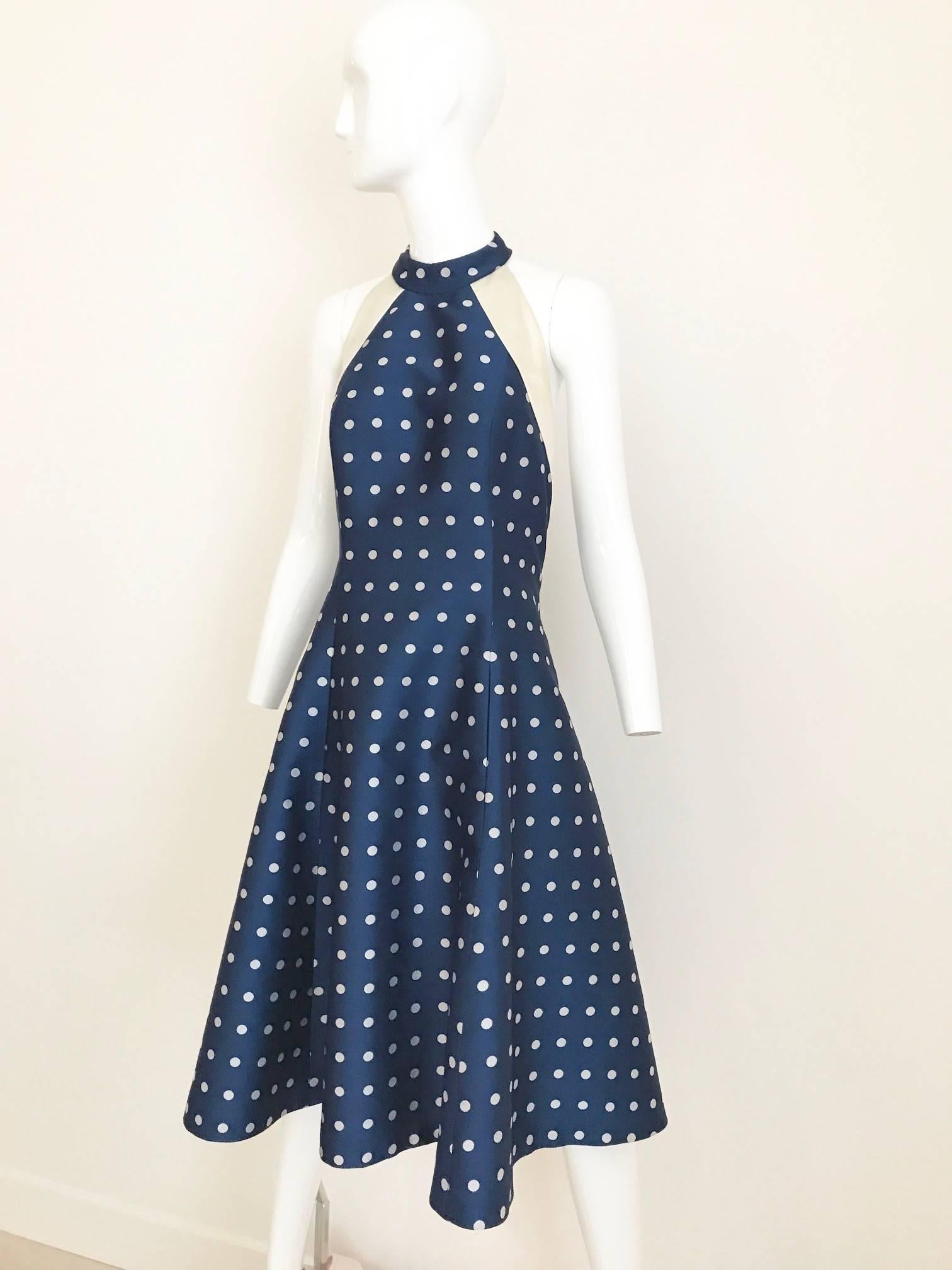 Bleu Robe de cocktail dos nu à pois en soie bleue et grise des années 1950 en vente