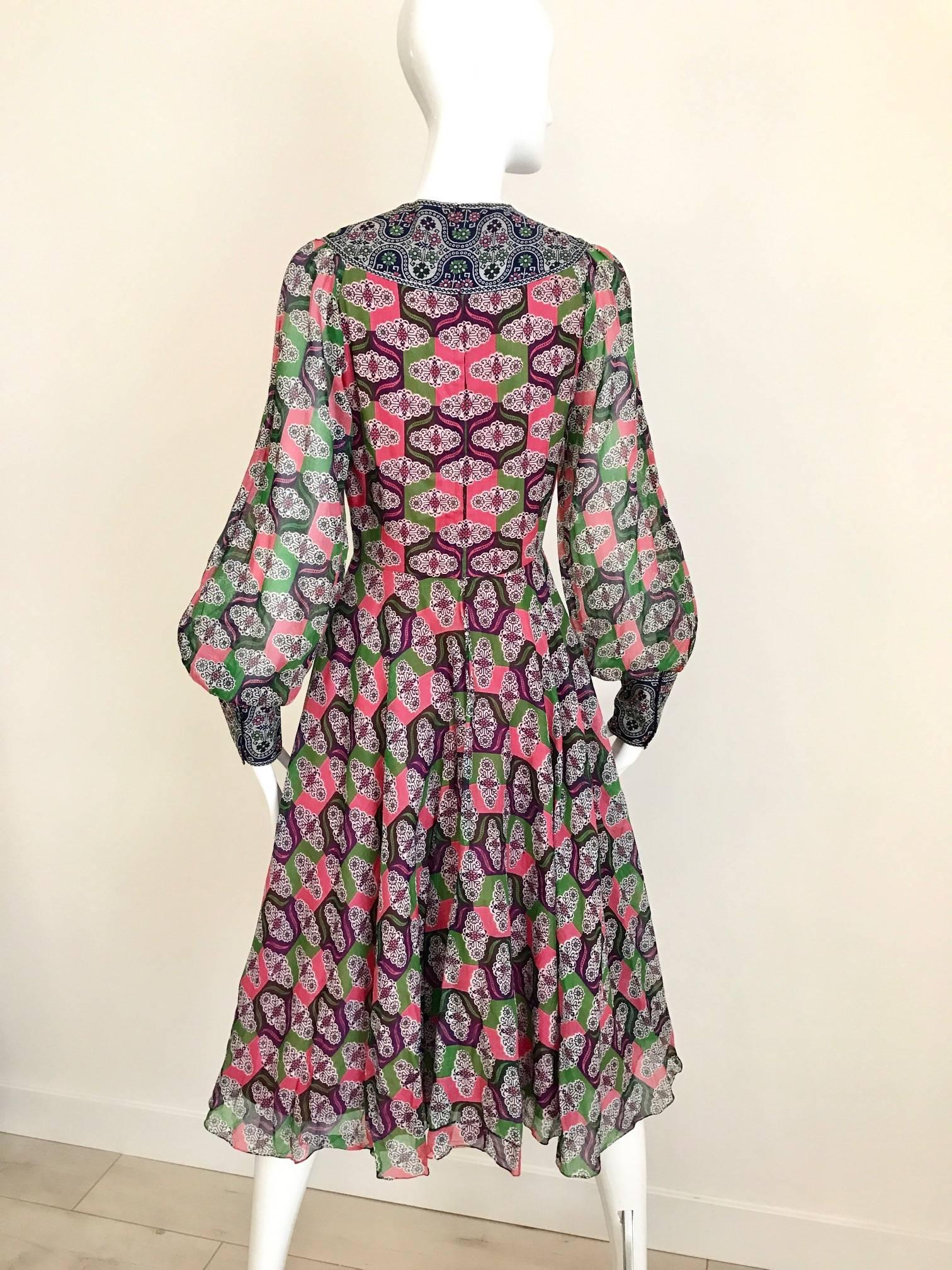  1970s Indian Print Multi Color Cotton 70s vintage Summer dress In Excellent Condition In Beverly Hills, CA