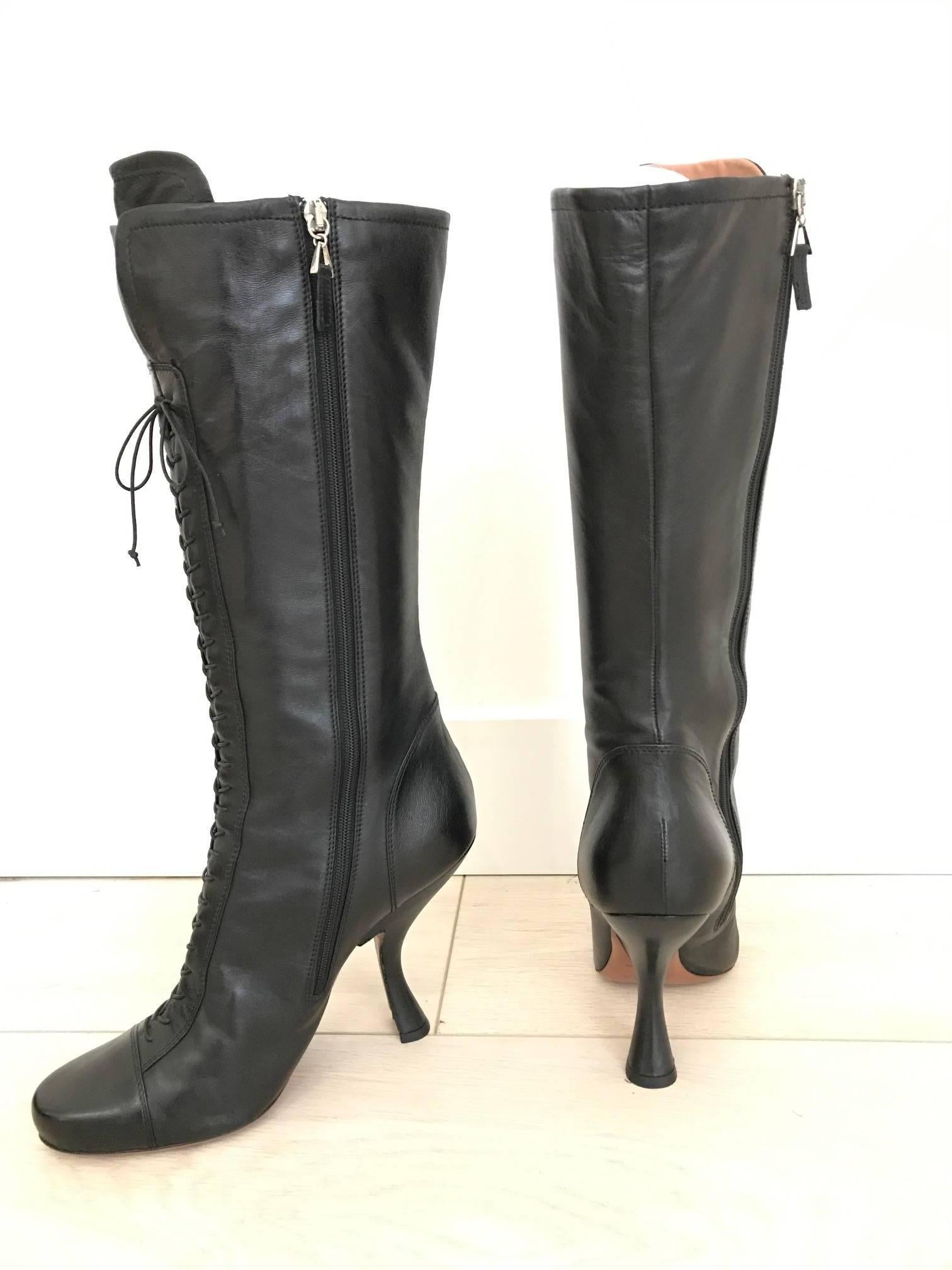 Vintage ALAIA black leather knee boot. Size 39. In great condition
Heel height: 4 inch
Height of the boots 11.5 inch