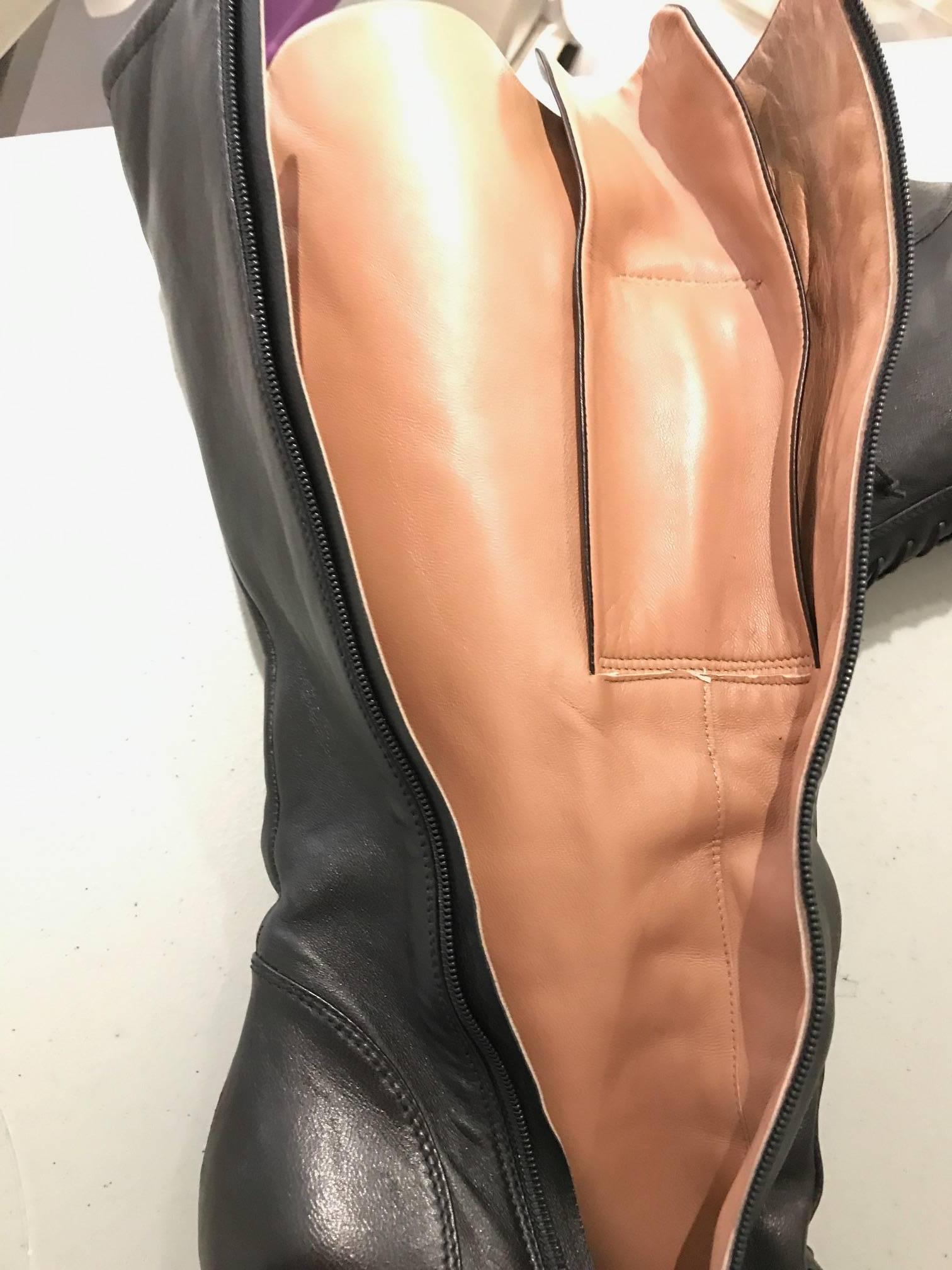 Vintage ALAIA black leather knee boot In Good Condition In Beverly Hills, CA