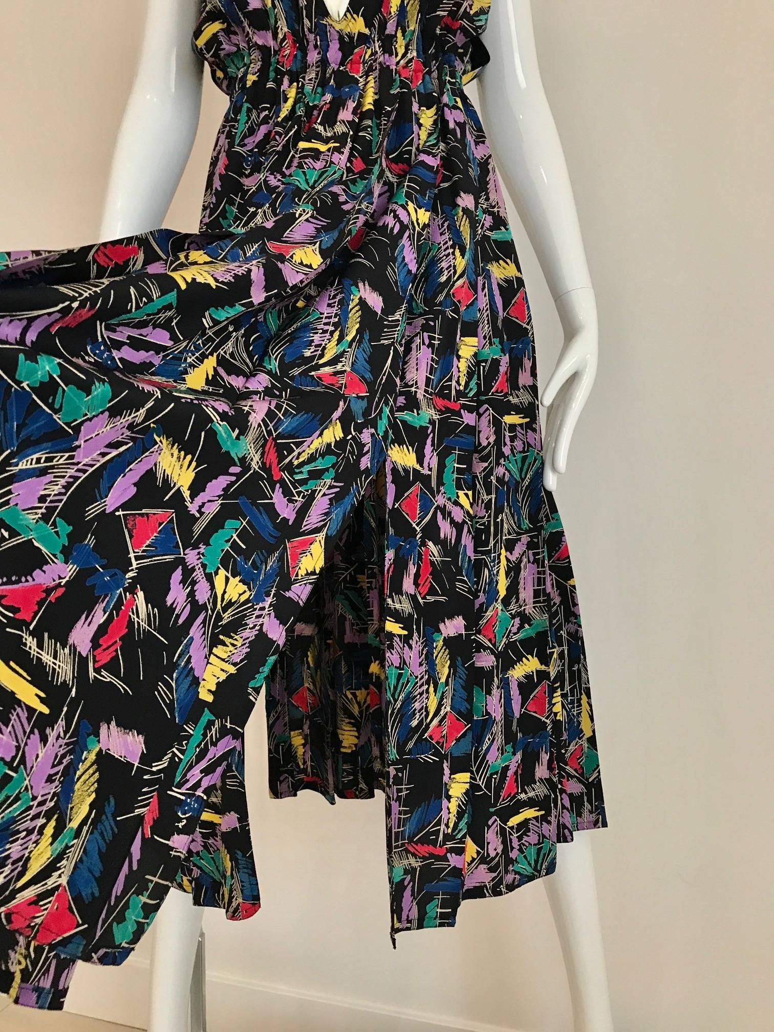 1970s CHLOE Abstract Print Multi Color Print Silk  Dress In Good Condition For Sale In Beverly Hills, CA