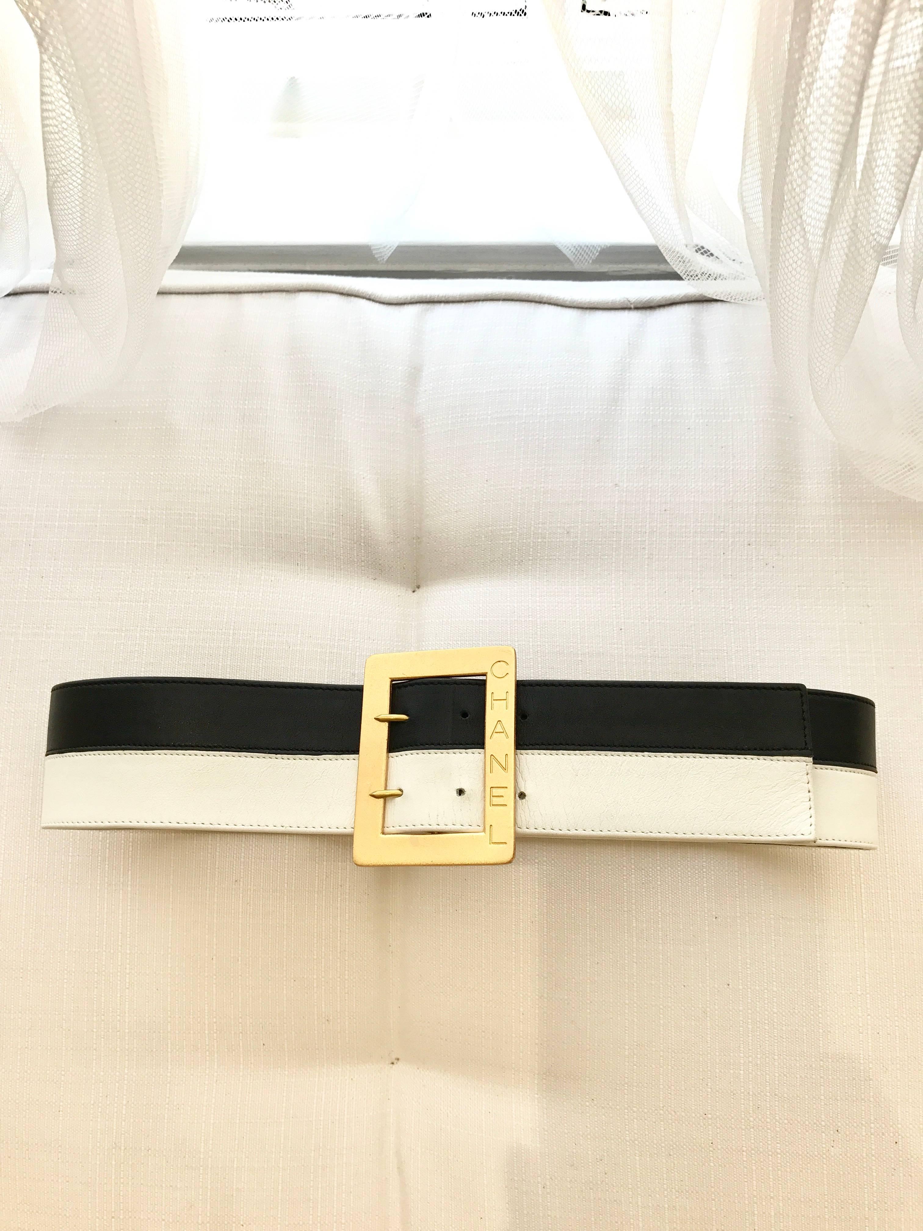 1980s CHANEL Black and White Leather Belt In Good Condition In Beverly Hills, CA