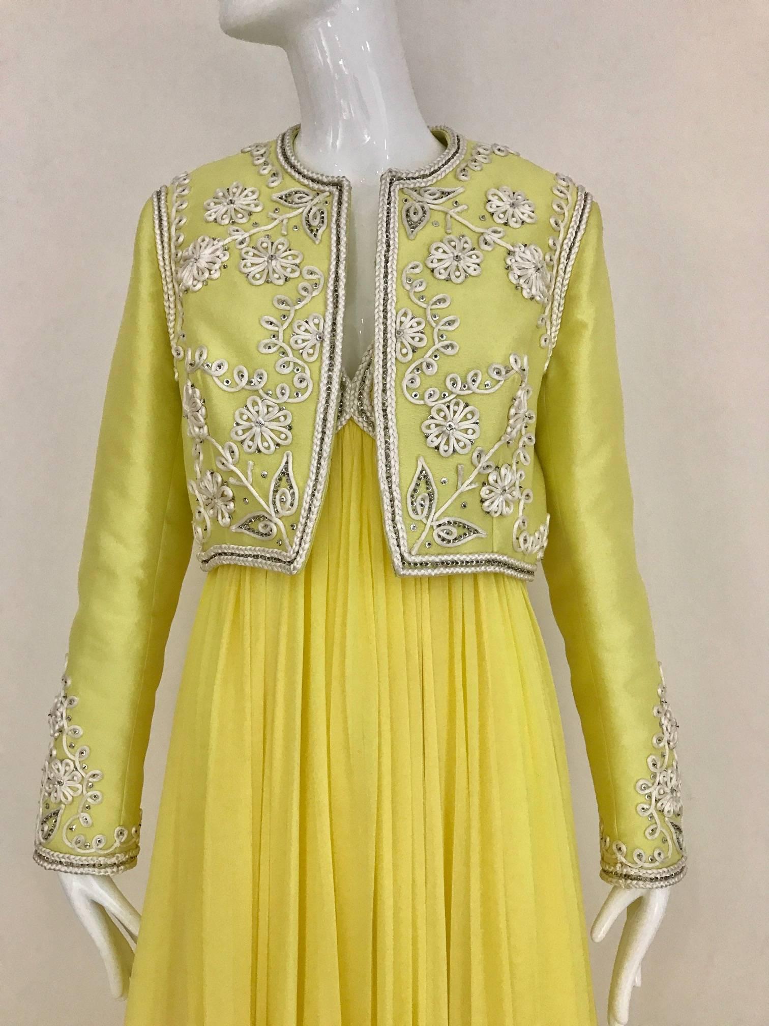 Jaune Vintage 1960s Robe en mousseline de soie jaune avec ensemble de veste en vente