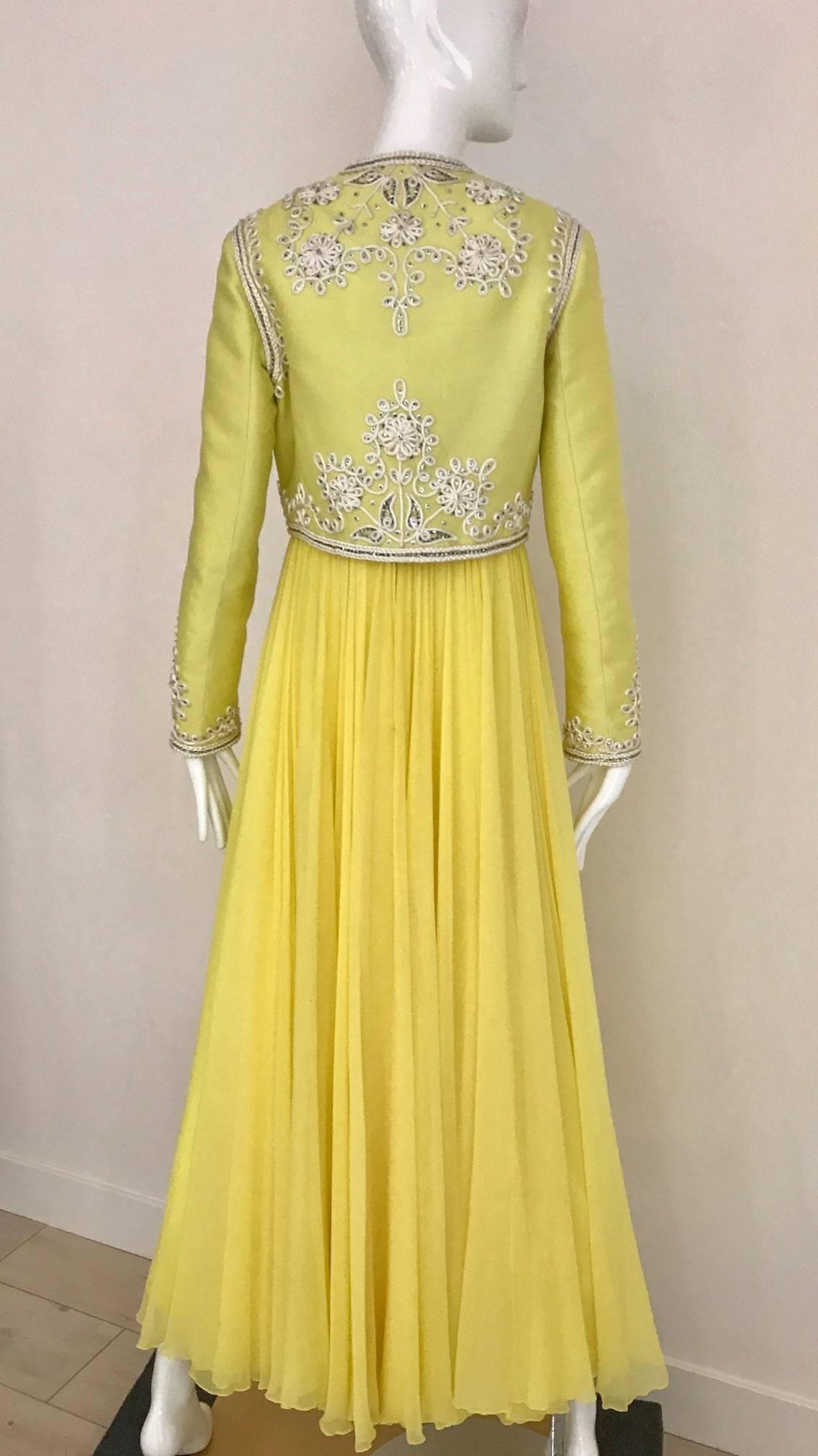 Vintage 1960s Robe en mousseline de soie jaune avec ensemble de veste en vente 1
