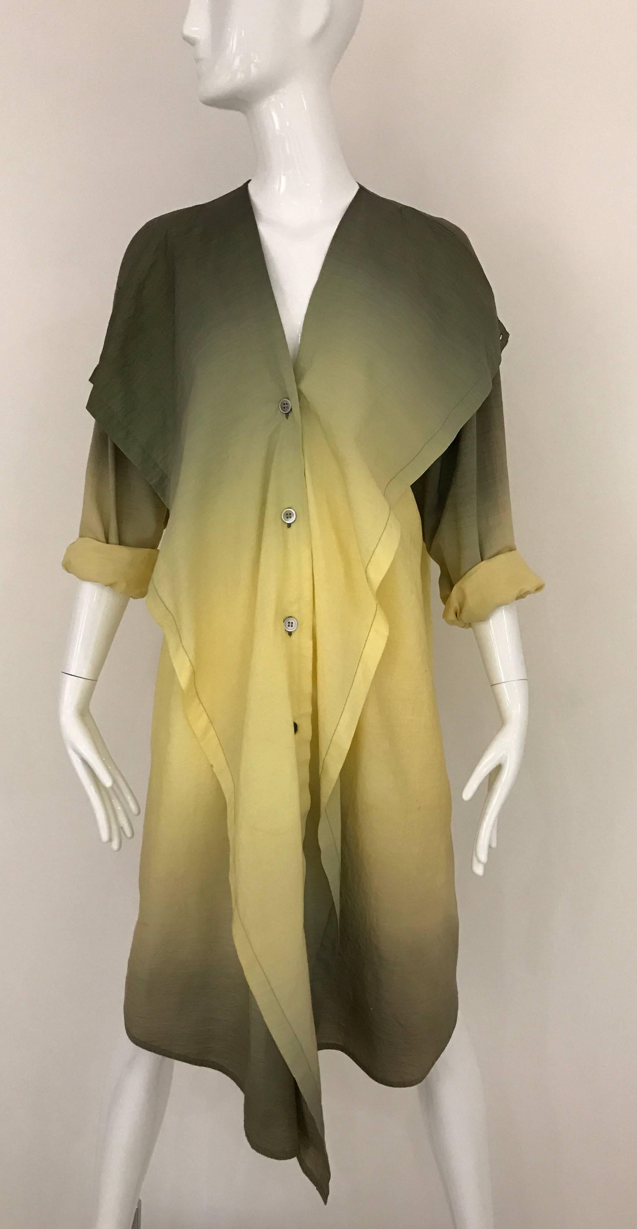 Vintage early 1990s ISSEY MIYAKE green and yellow ombré 2 tones cotton shirt dress. Button in the front. 
Size Medium -Large 6/8

*** light water marks stains see image #9#10
