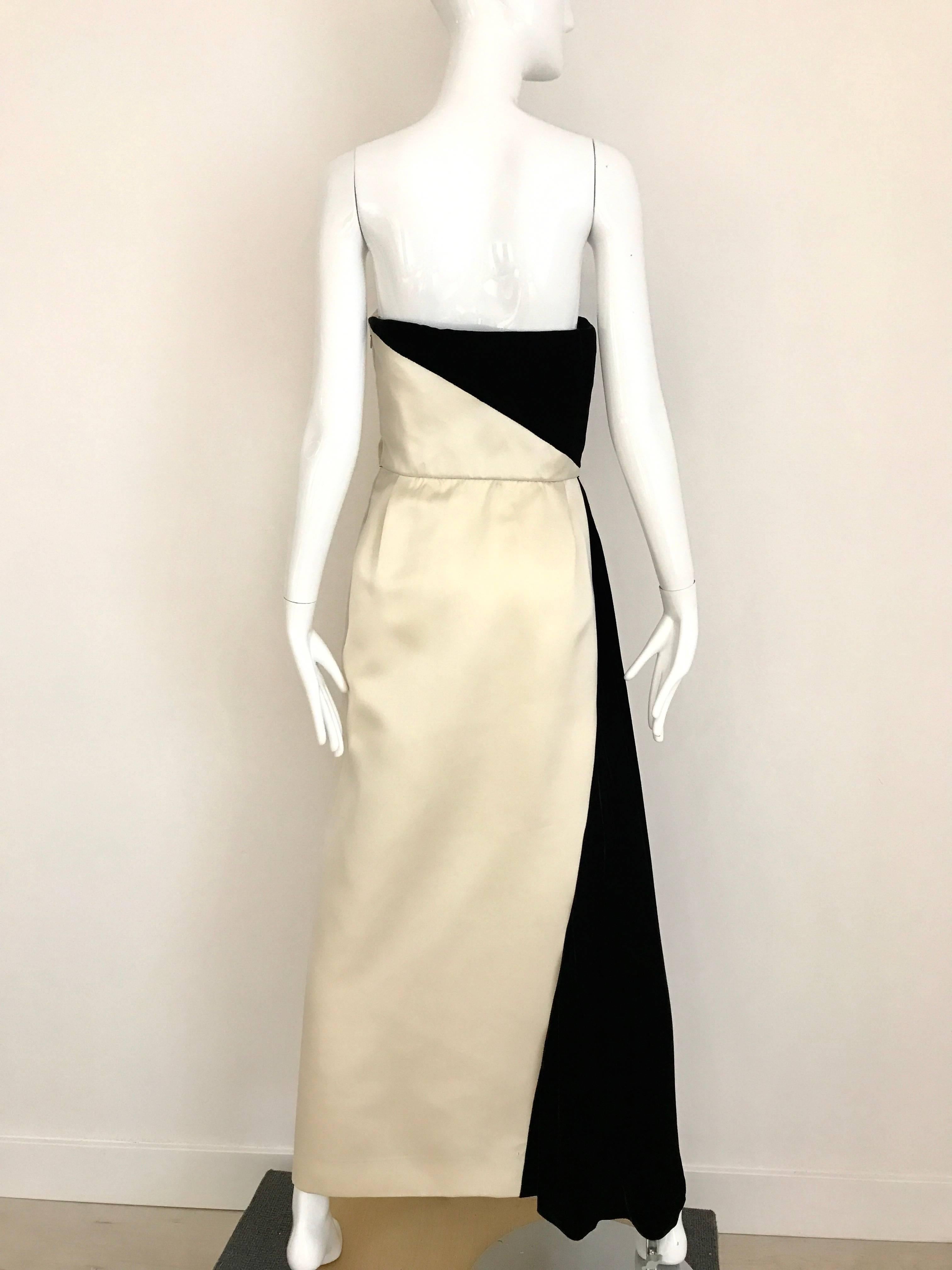 1990s  BILL BLASS Ivory and Black Origami Silk Strapless Vintage 90s Gown In Excellent Condition In Beverly Hills, CA