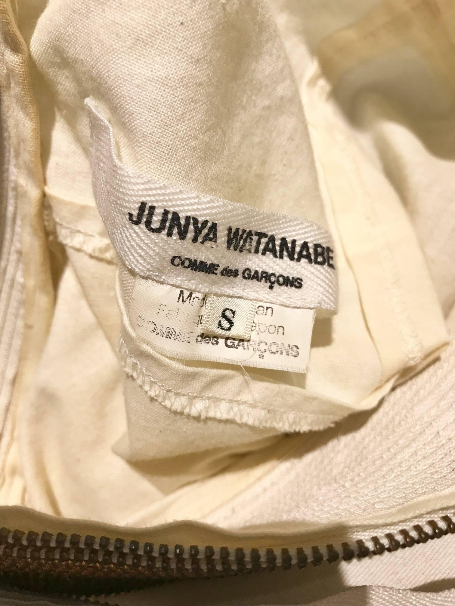 2000s JUNYA WATANABE Creme Deconstructed Cotton Blouse with Asymmetrical zipper collar. slightly exposed bare back.
Blouse fit size 2/4/6 Small - Medium
Blouse is styled with Black Junya Watanabe Fanny Pack maxi Skirt available at my 1stdibs store.
