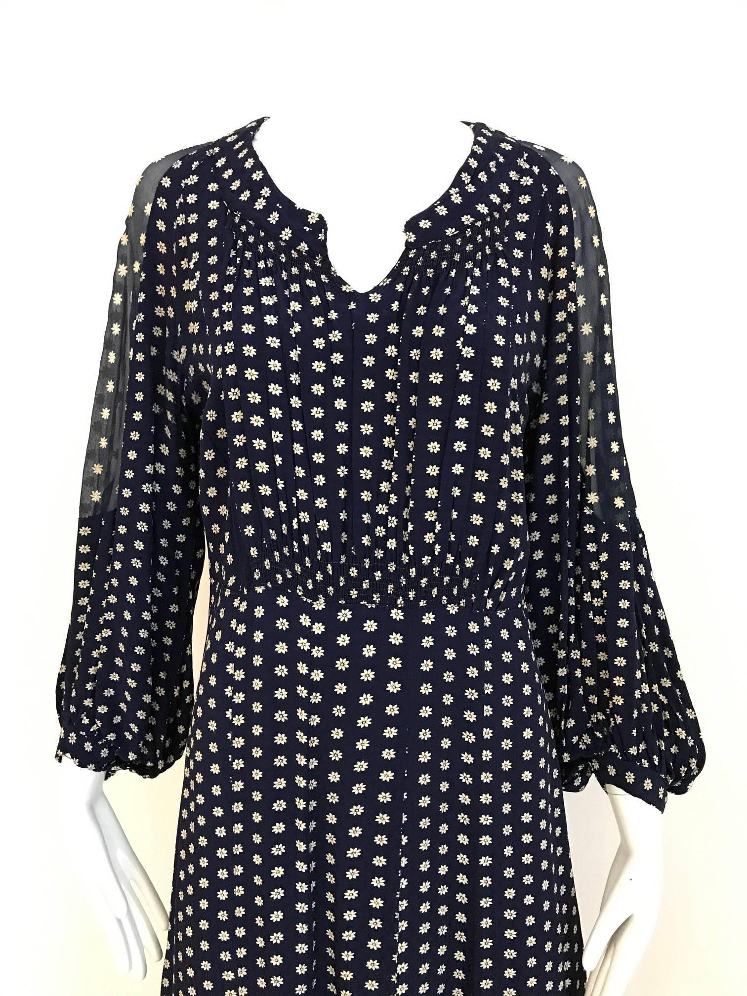 1940s Navy Blue and White Embroidered Daisy Print Silk 40s Dress In Good Condition In Beverly Hills, CA