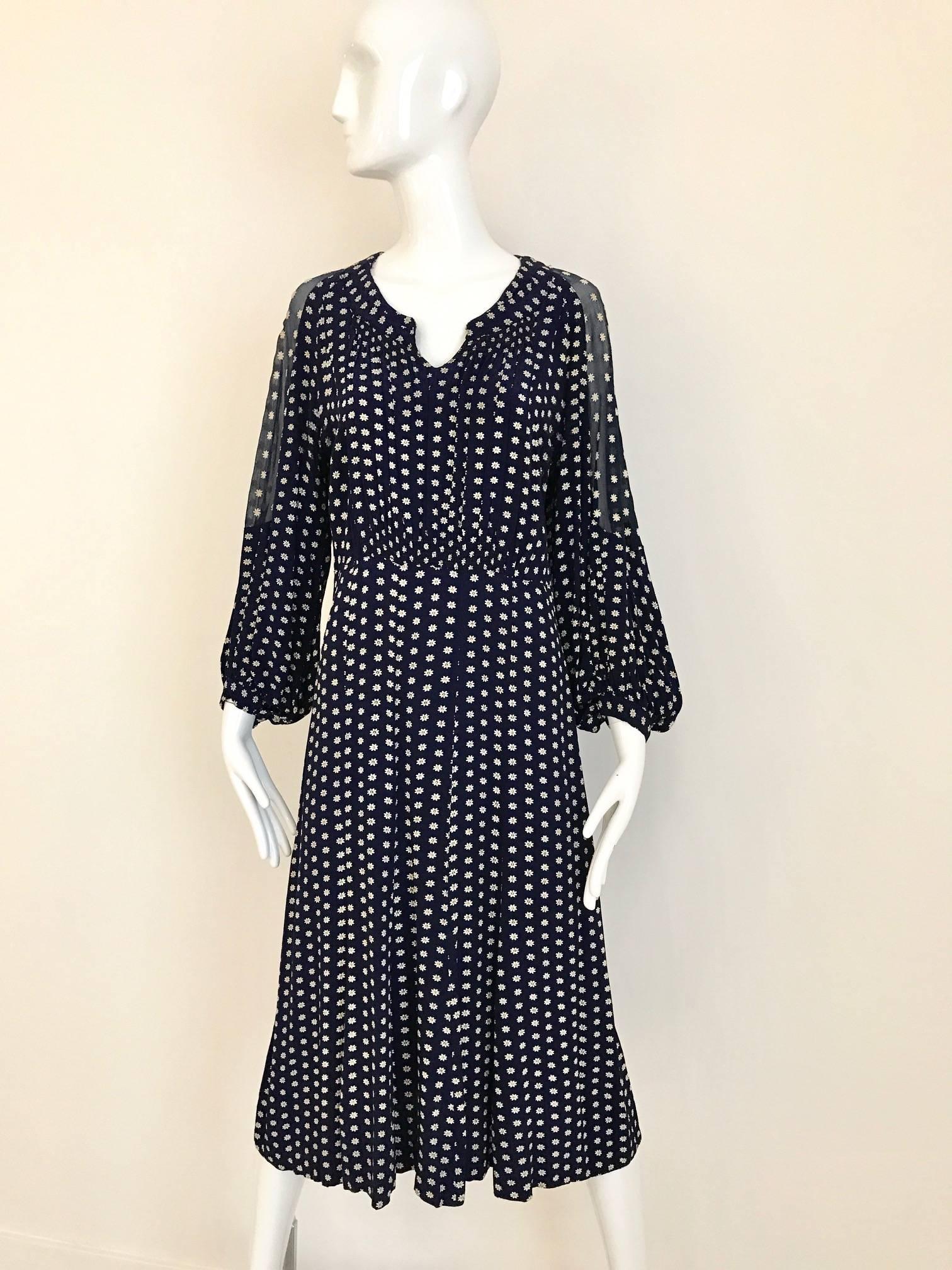 Vintage 1940s Navy Blue Crepe dress with  embroidered in white embroidered daisies. Pleated skirt and sheer sleeves and shoulder. This dress has no zipper.
Fit best for size 4 and 6 US 
Bust: 40 inch/ Waist: 34 inch/  Hip: 42 inch/ Length: 46.5