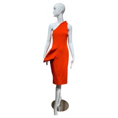 Abito scultoreo monospalla arancione della sfilata Jil Sander Autunno 2009