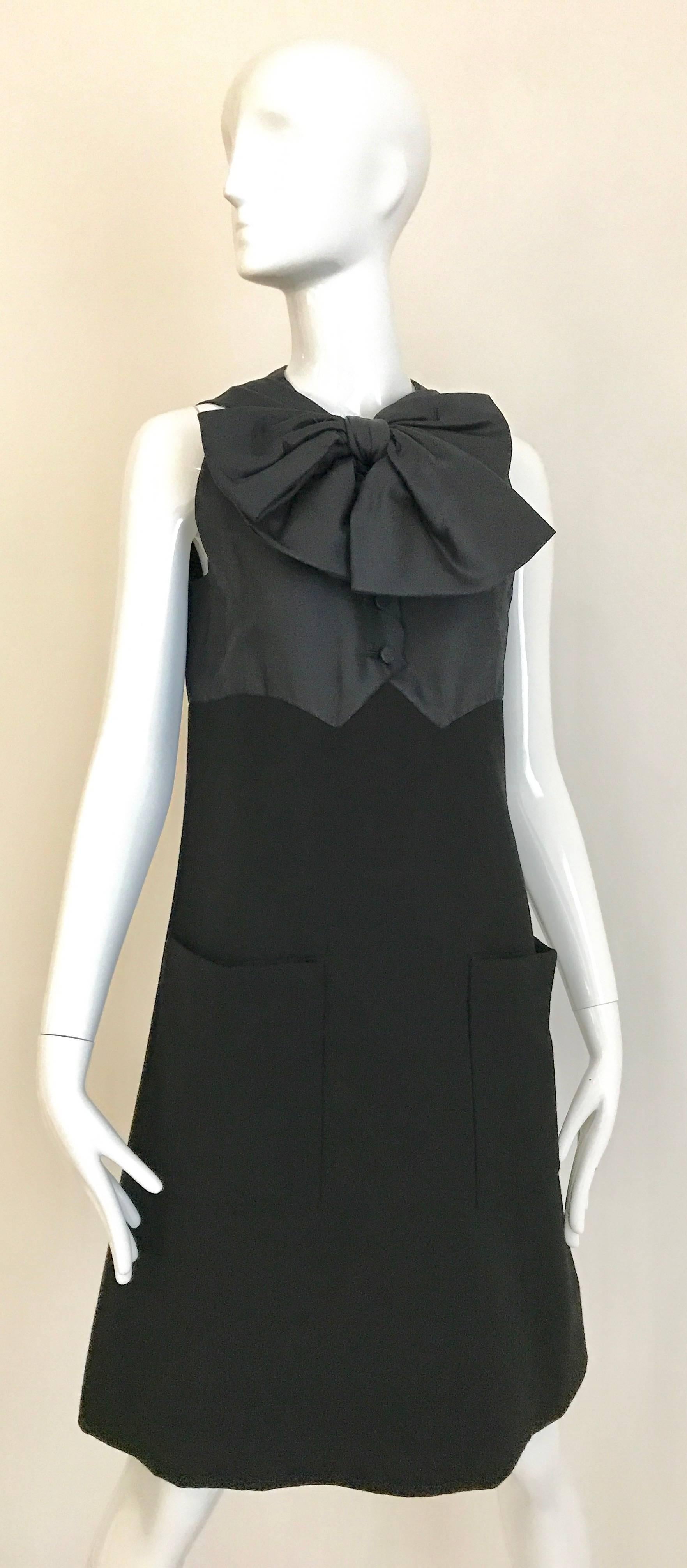 1960s Geoffrey Beene  black sleeveless silk and crepe dress with bow and large two pockets with slightly A line skirt.
Bust: 36 inch / Waist:  34 inch / Hip: 38 inch/ Dress length: 38 inch
Fit modern size 6 / Medium
**** This Garment has been