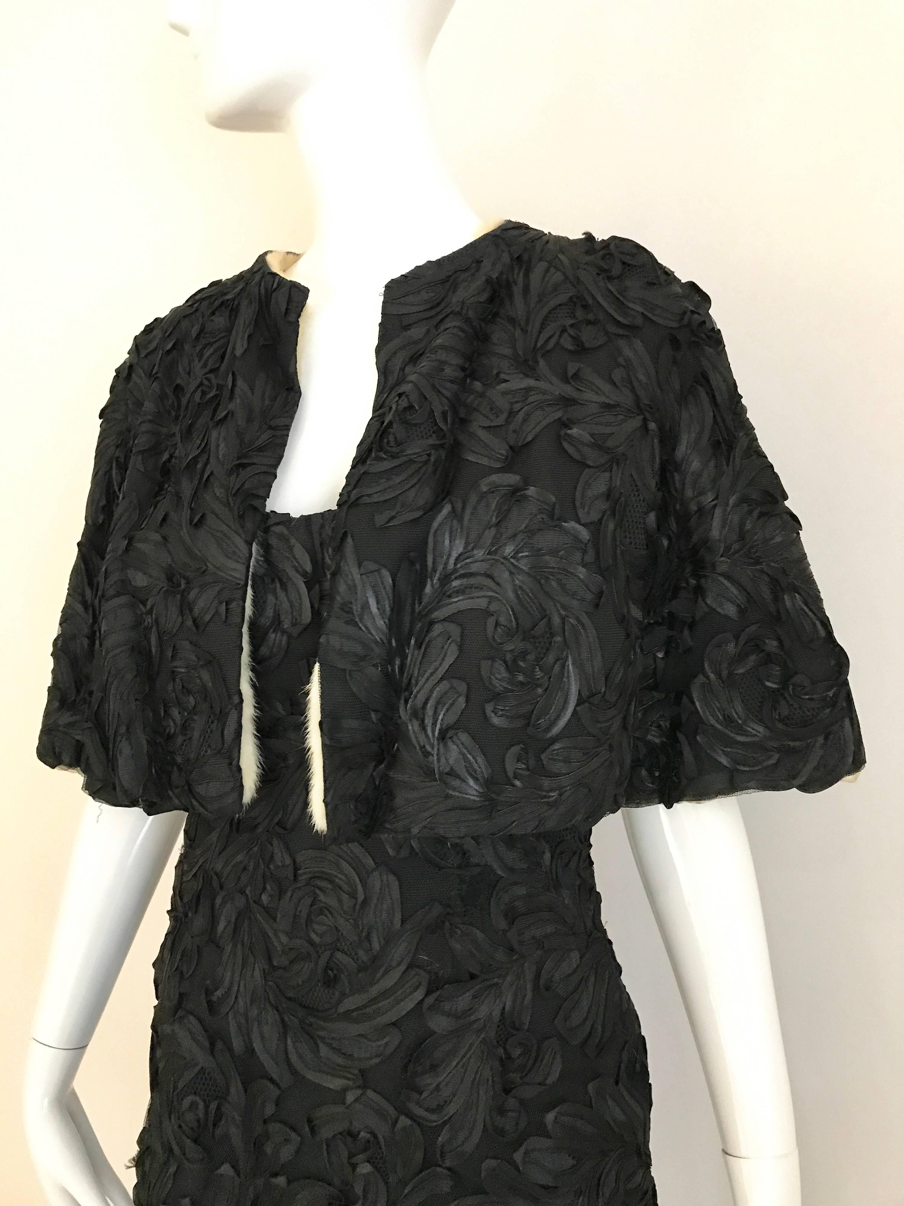 1960er Schwarz 1960er Jahre  Soutache Trägerlos  Kleid mit gekürzter Jacke mit Nerz gefütterter Jacke Damen im Angebot