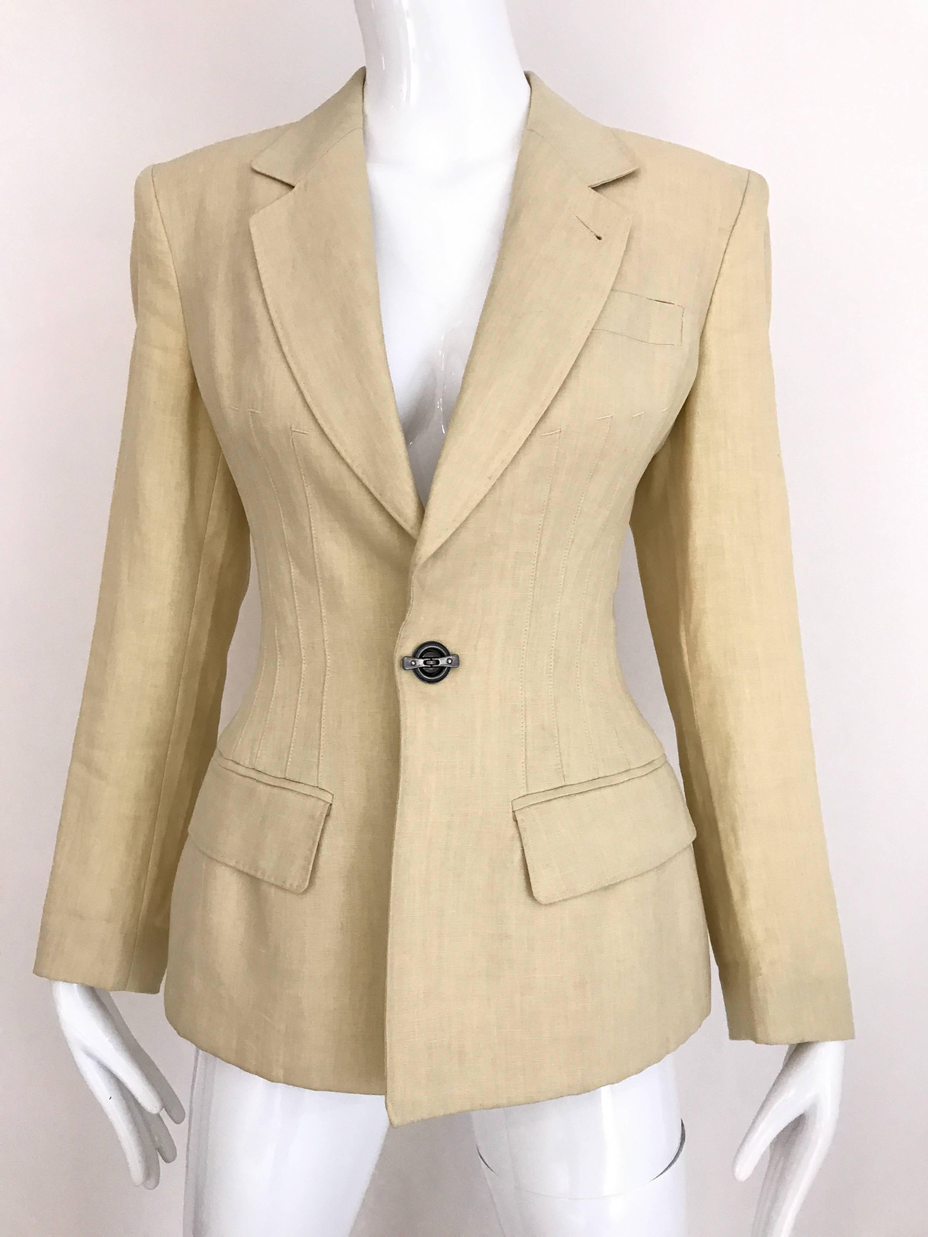 Vintage Gaultier Creme Linen Blazer Jacket lined in silk. Form fitting Jacket in a cut of 50s New Look Jacket. Jacket fastened with metal clasp,
Very flattering cut.  Nice summer jackets.

Bust: 36 inch / Waist: 27 inch / Hip: 34 inch / Blazer
