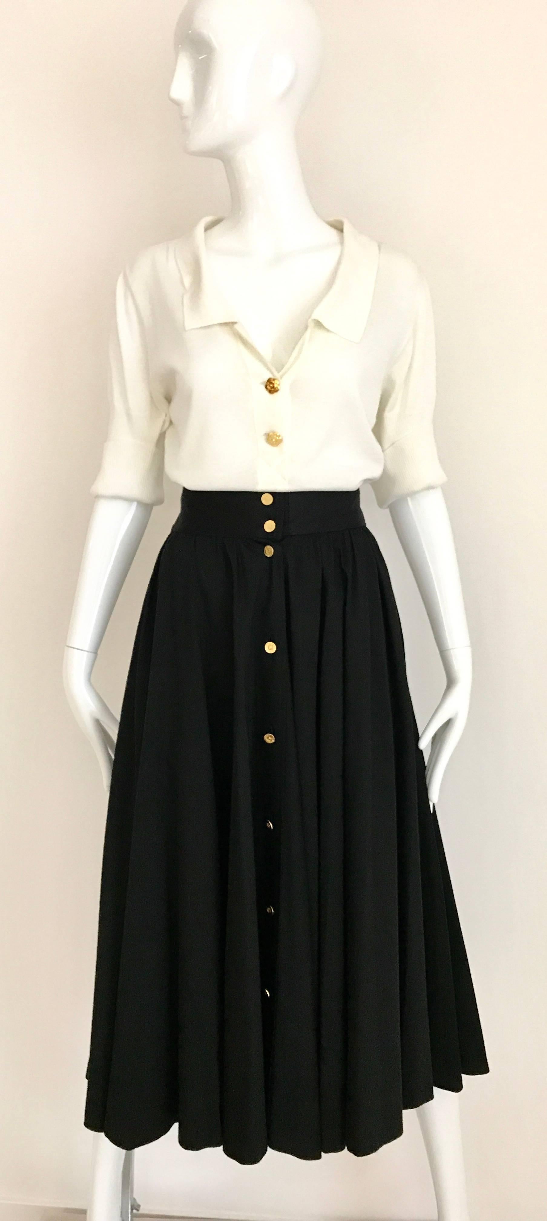 Vintage 70s CHANEL black cotton midi skirt with gold cc button with 2 pockets.
Skirt is worn with vintage Chanel creme Knit top available for purchase at Sielian's Vintage 1stdibs store.
Waist: 28 inch / skirt length 33 inch

**** This Garment has