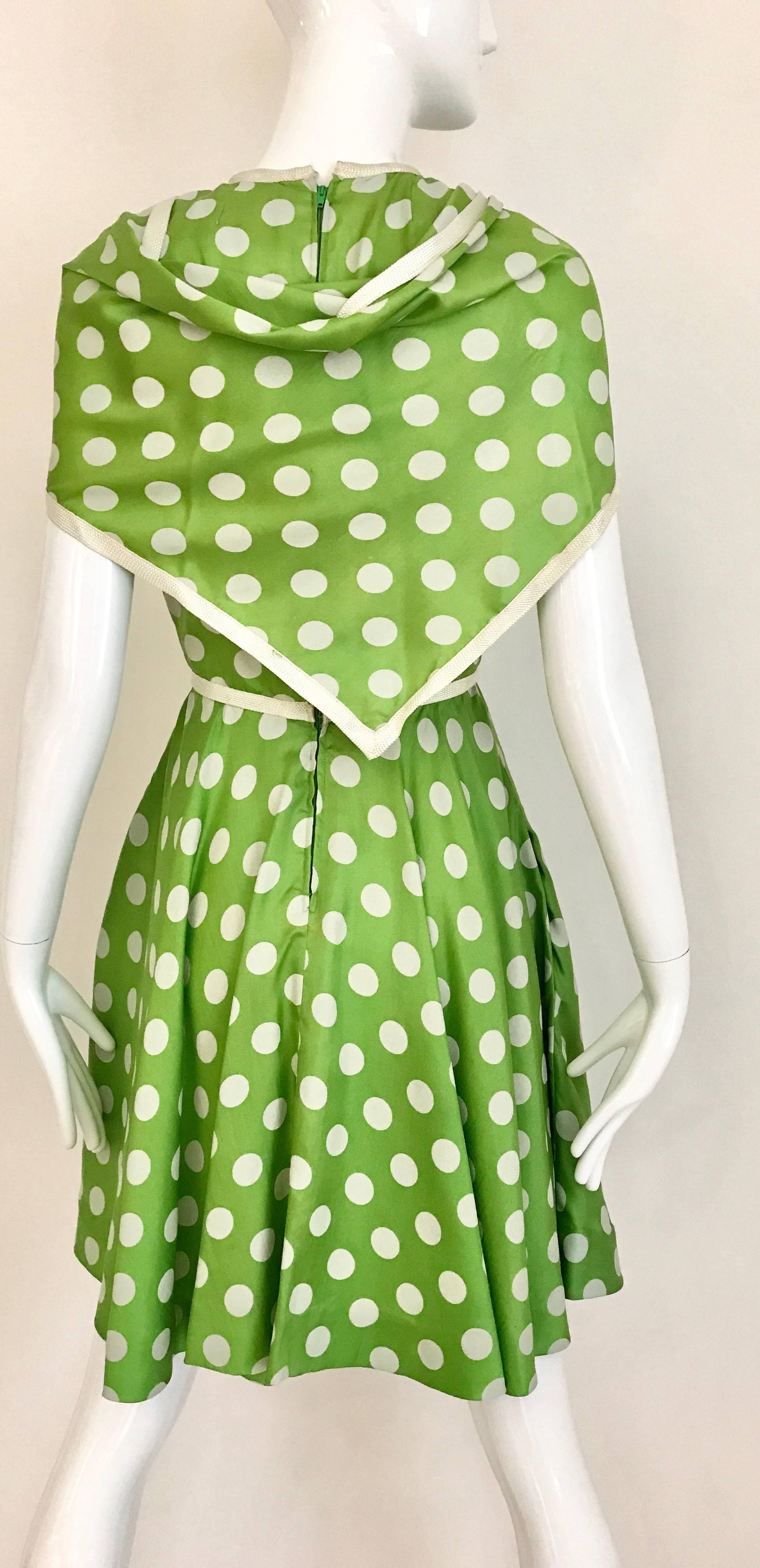 TEAL TRAINA - Robe sans manches à pois vert citron et blanc avec écharpe, années 1960 Bon état - En vente à Beverly Hills, CA