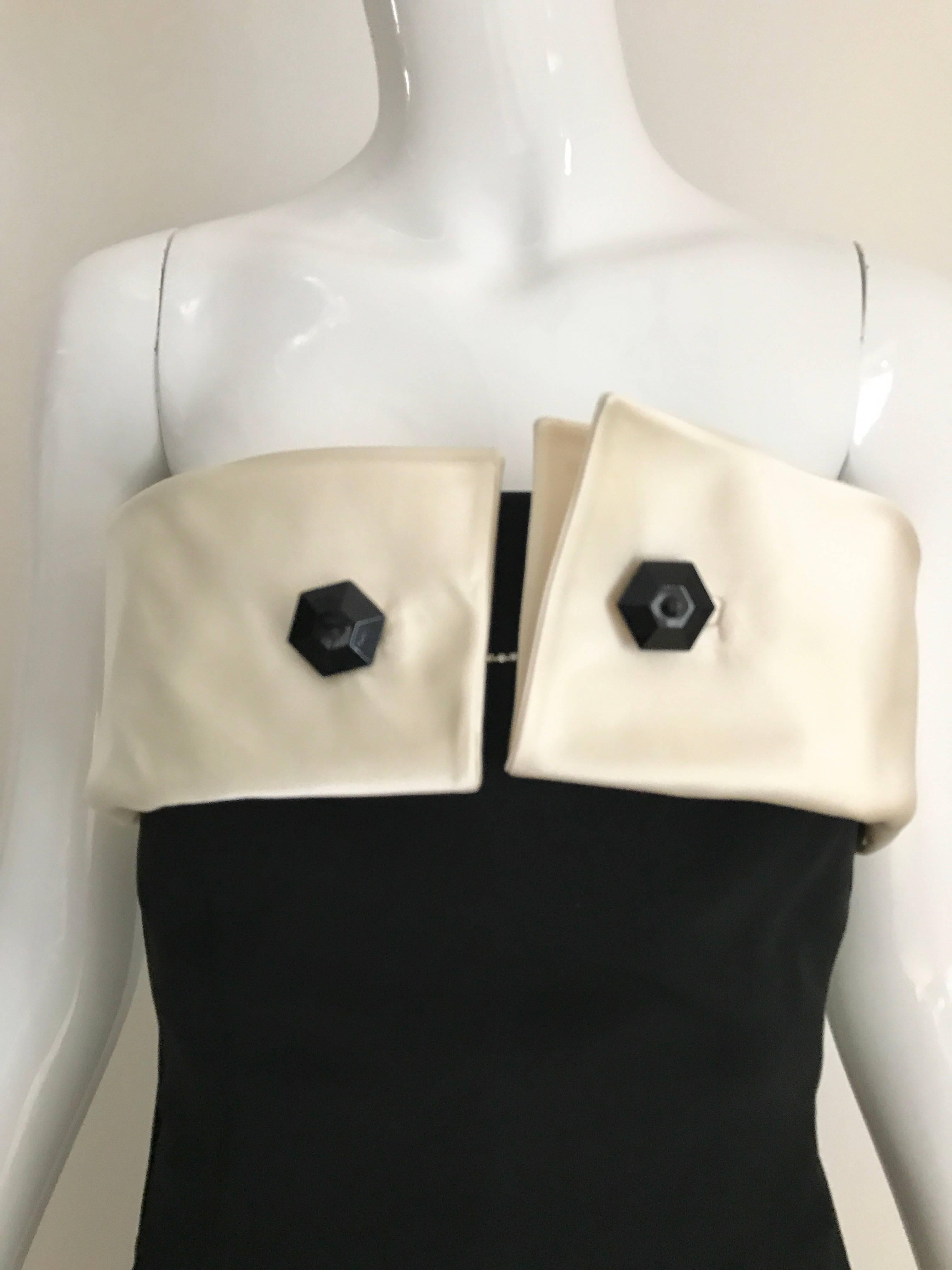 1990s GIORGIO ARMANI Black and Creme Strapless Origami Pleats Gown In Excellent Condition In Beverly Hills, CA