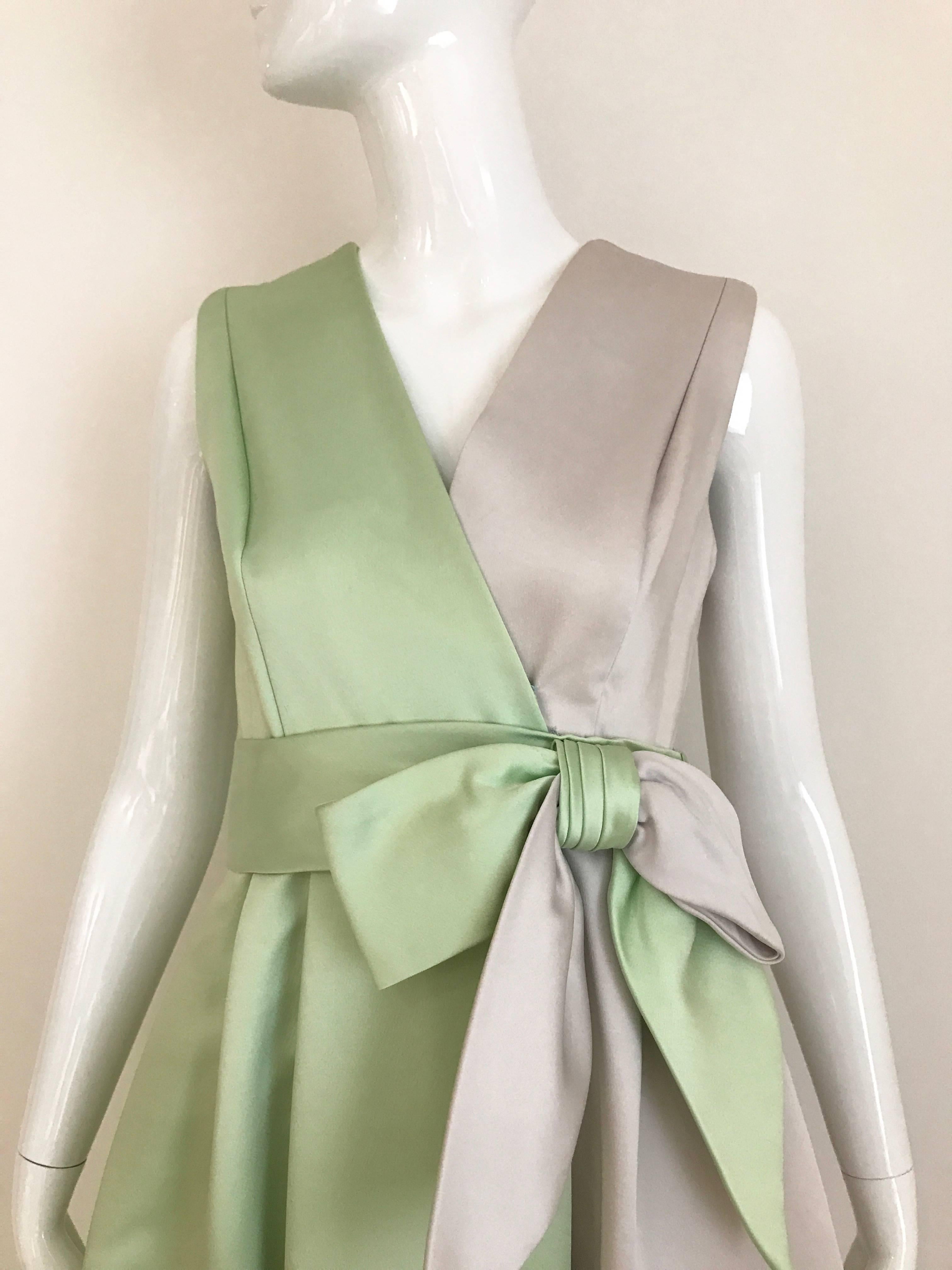 1960s Celadon Green and Grey Sleeveless Silk Dres with Bow In Excellent Condition In Beverly Hills, CA