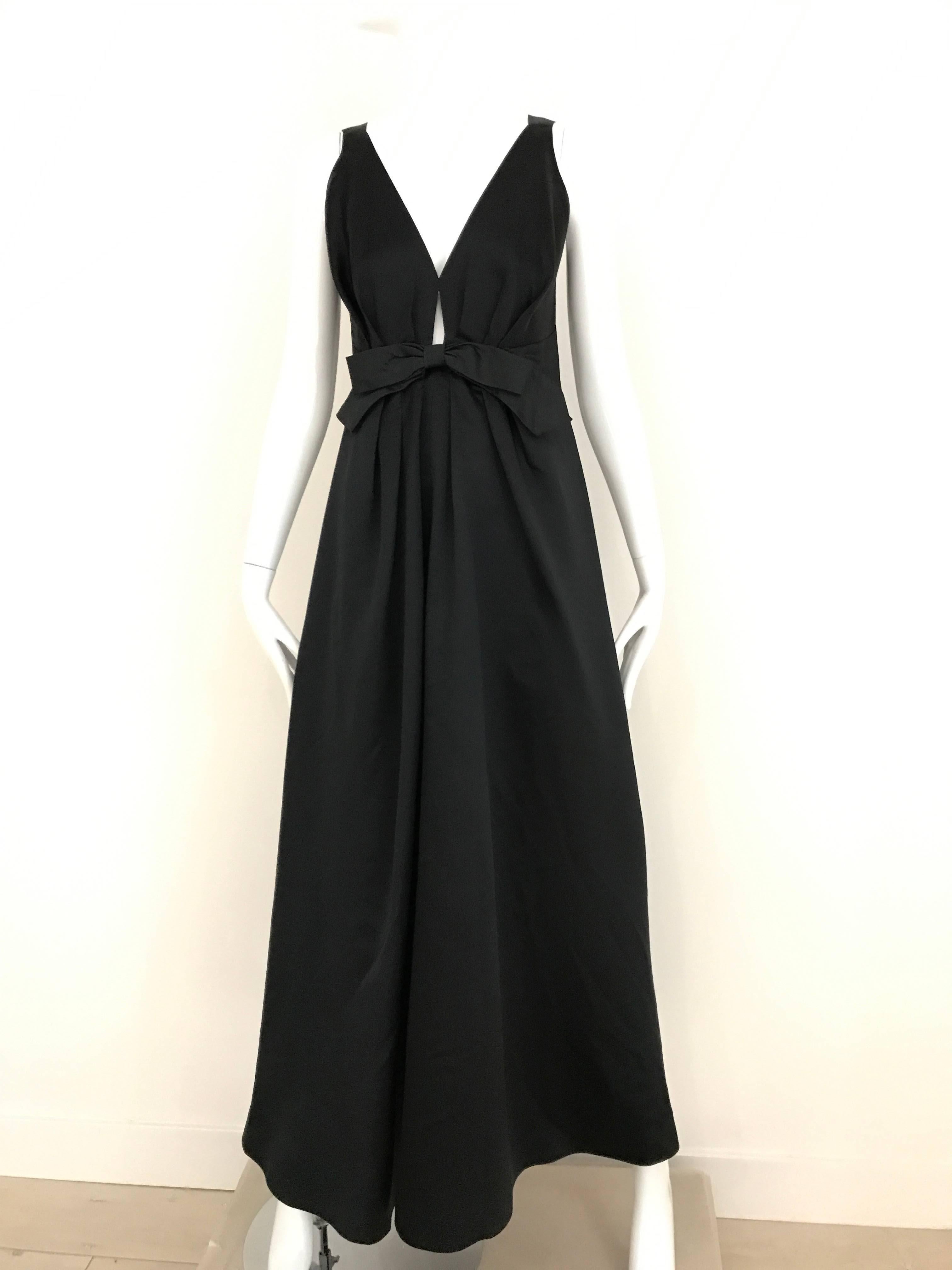 Elegant 1960s Adelle Ross Black Silk V neck Gown with bow In Excellent Condition In Beverly Hills, CA