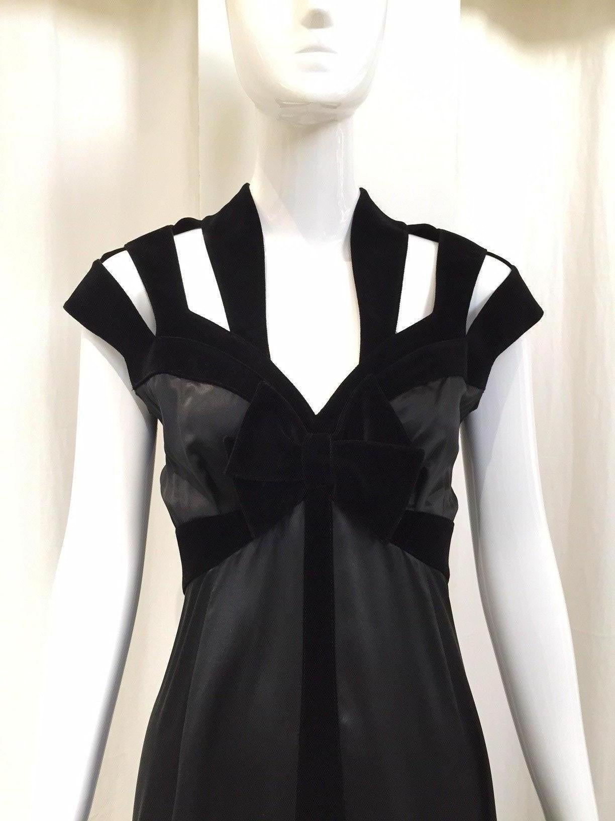 1990s THIERRY MUGLER Black Satin Charmeuse Gown with Cut out Velvet Shoulder. 
Black Velvet Bow and cut out shoulder at the back. Perfect evening gown for black tie party.
Size 6/ Medium mark size :40 
 Bust 36 inches  / Waist 28 inches
**** This