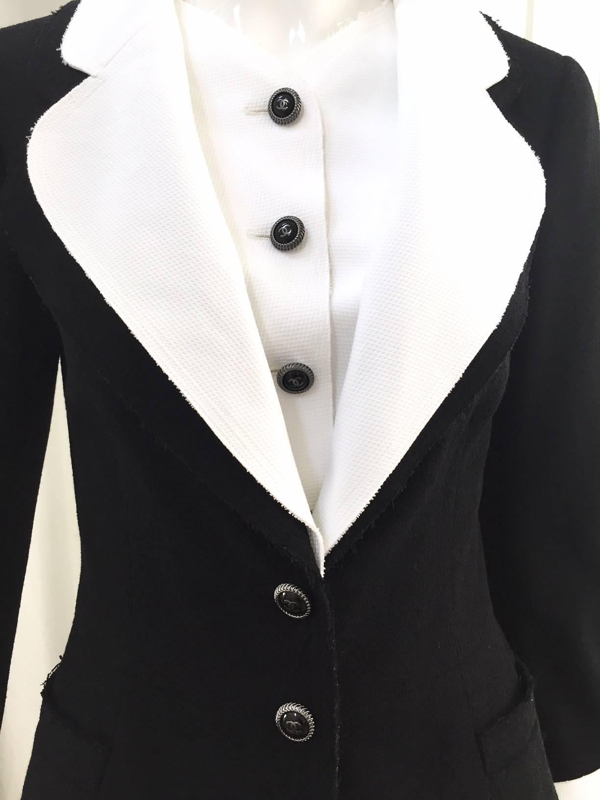 Black 2007 CHANEL black and white fitted suit skirt set 