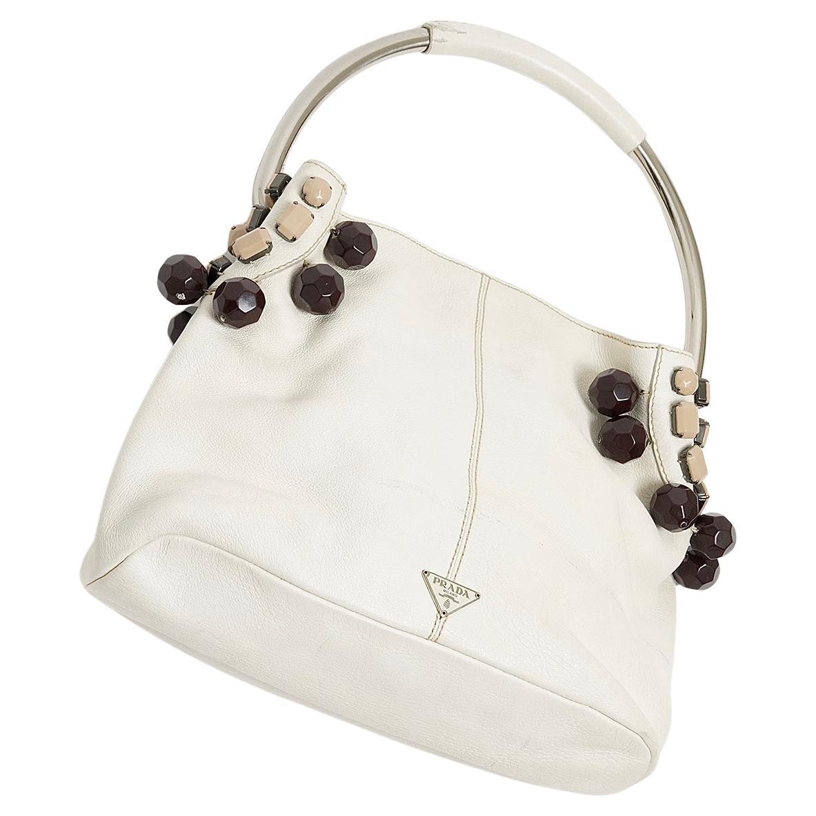 S/S 2003 Bolso hobo Prada de piel con cuentas y aro metálico blanco roto en venta 1