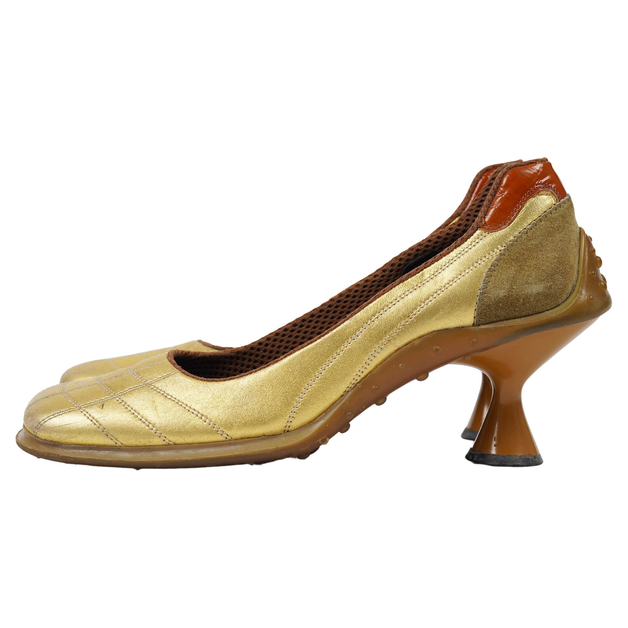 F/W 99 Miu Laufsteg Metallic Gold Bubble Sole Pumps im Zustand „Relativ gut“ im Angebot in Berlin, DE