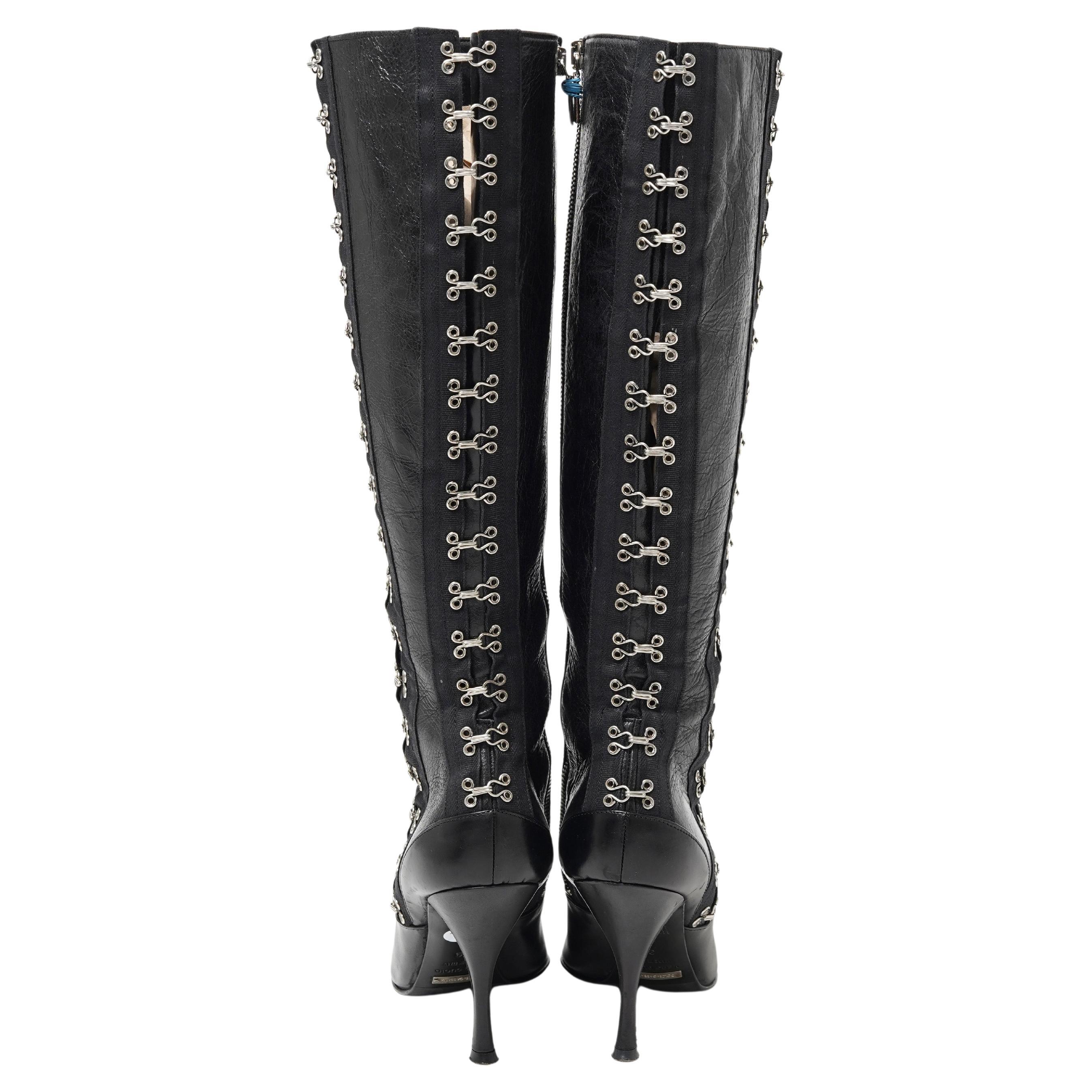 Dolce & Gabbana A/I 2003 Stivali in pelle con chiusura a gancio e occhielli in nero in vendita 1