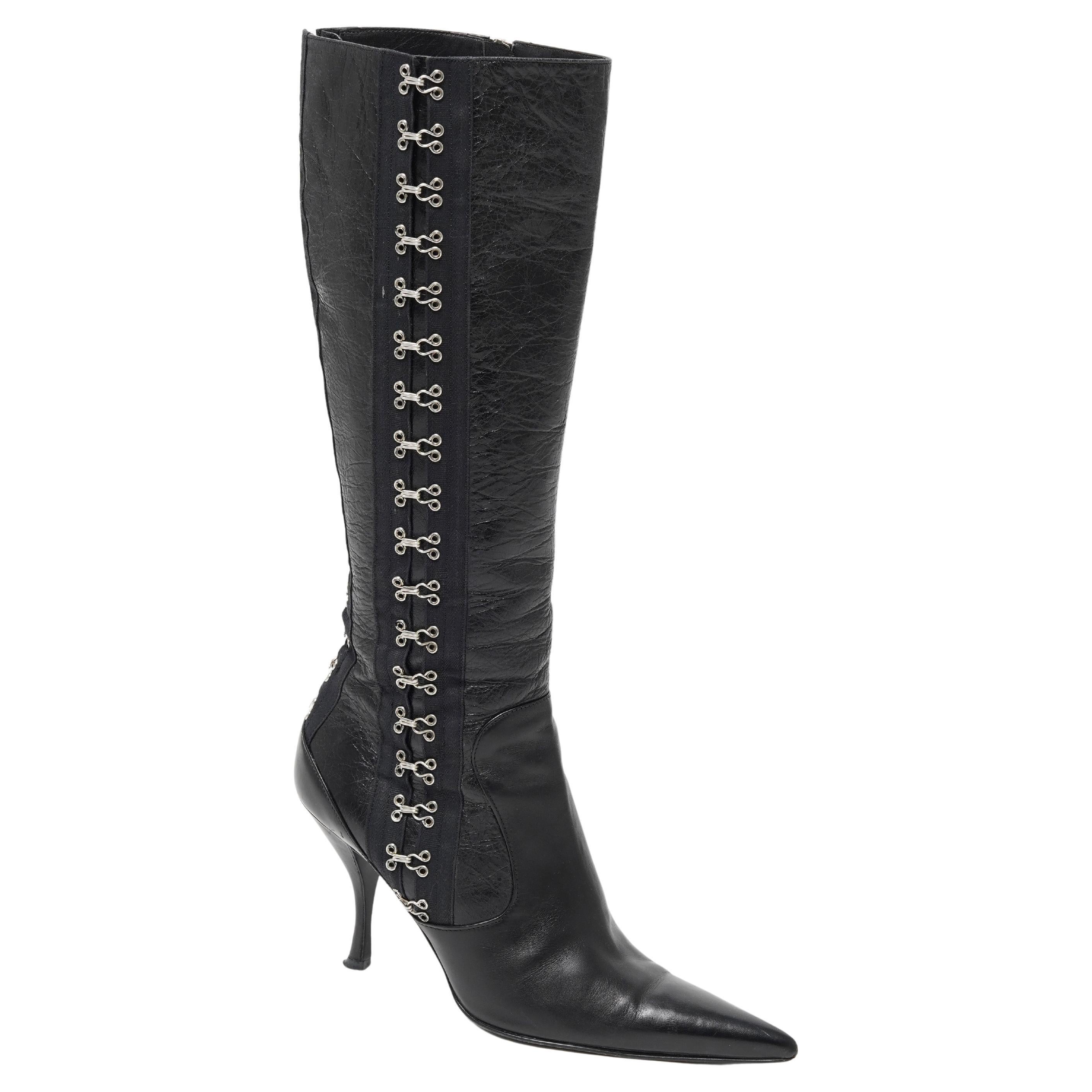 Nero Dolce & Gabbana A/I 2003 Stivali in pelle con chiusura a gancio e occhielli in nero in vendita