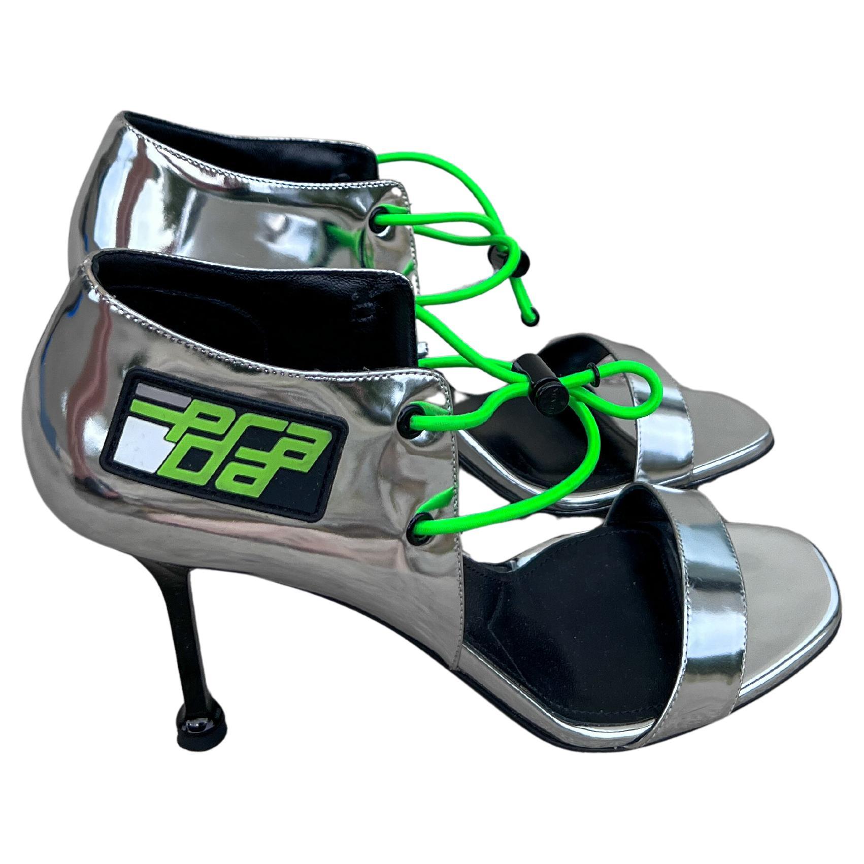 Prada F/W 2018 Runway Silver Techno Sport Lace-Up Heels with Neon Green Cord (Talons à lacets en techno argenté et corde vert fluo). en vente 1
