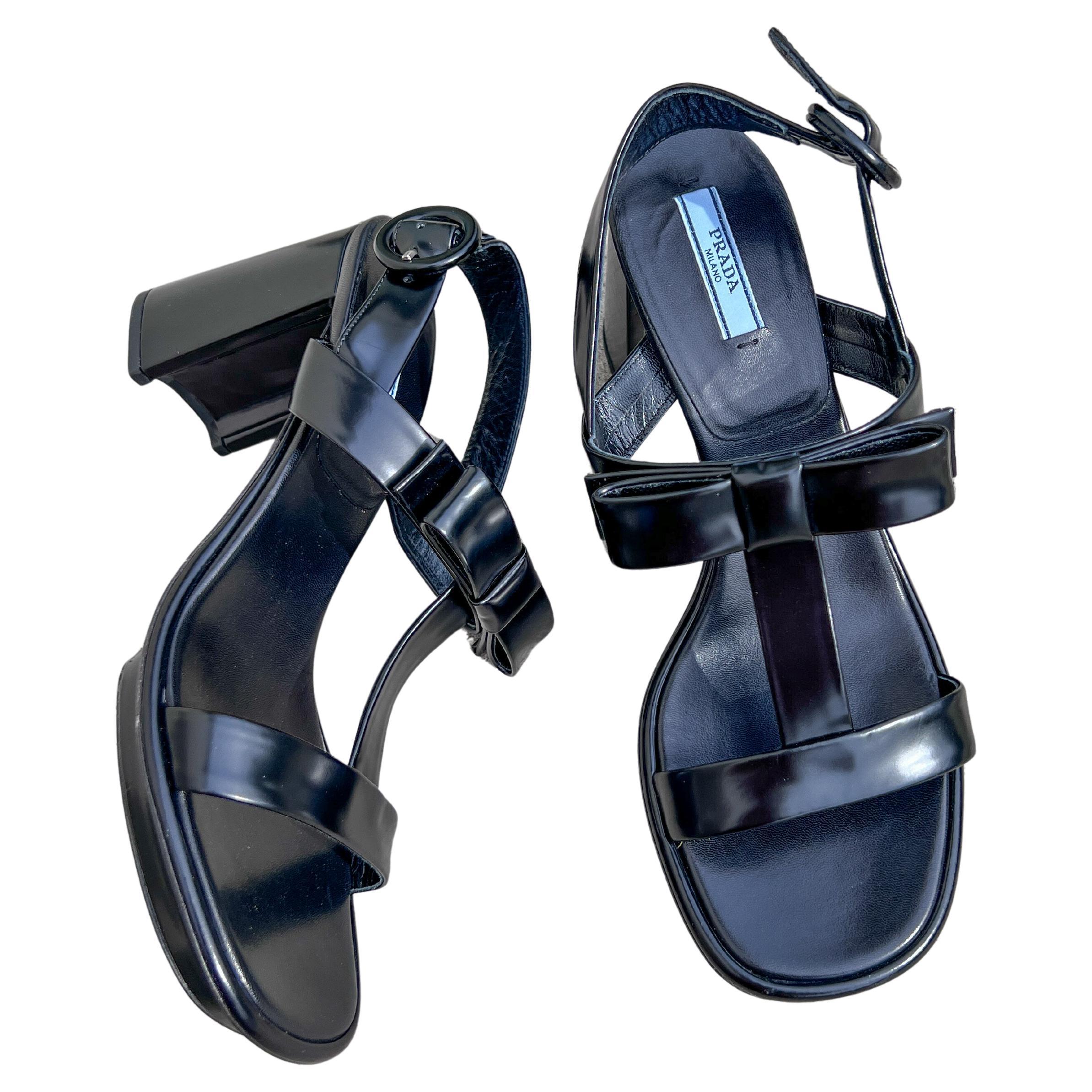 Sandali con plateau in vernice nera Prada P/E 2013 - Taglia 39 in vendita