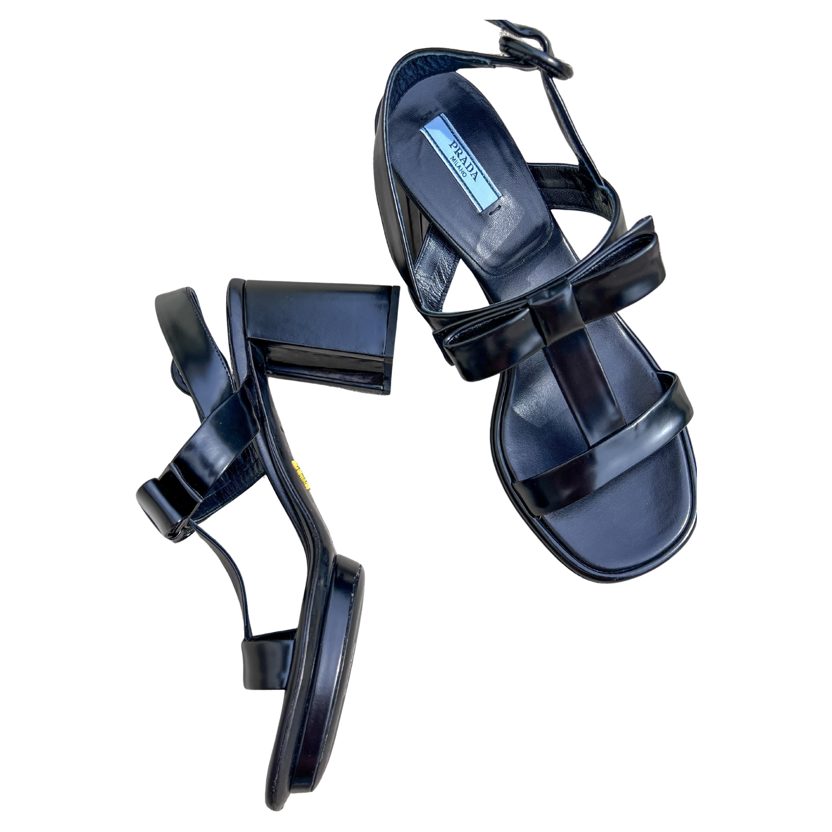 Sandali con plateau in vernice nera Prada P/E 2013 - Taglia 39 in vendita 1