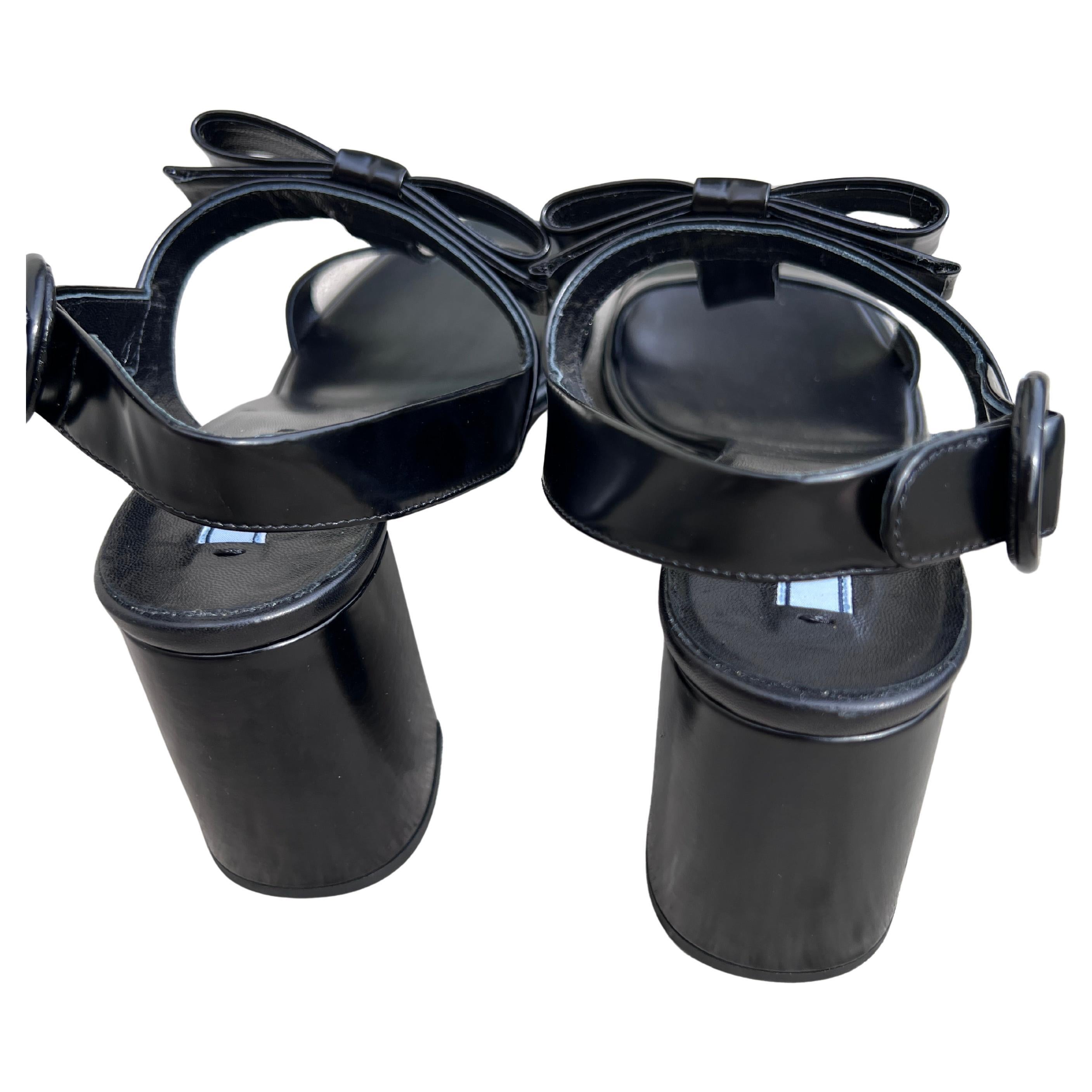 Sandali con plateau in vernice nera Prada P/E 2013 - Taglia 39 in vendita 3