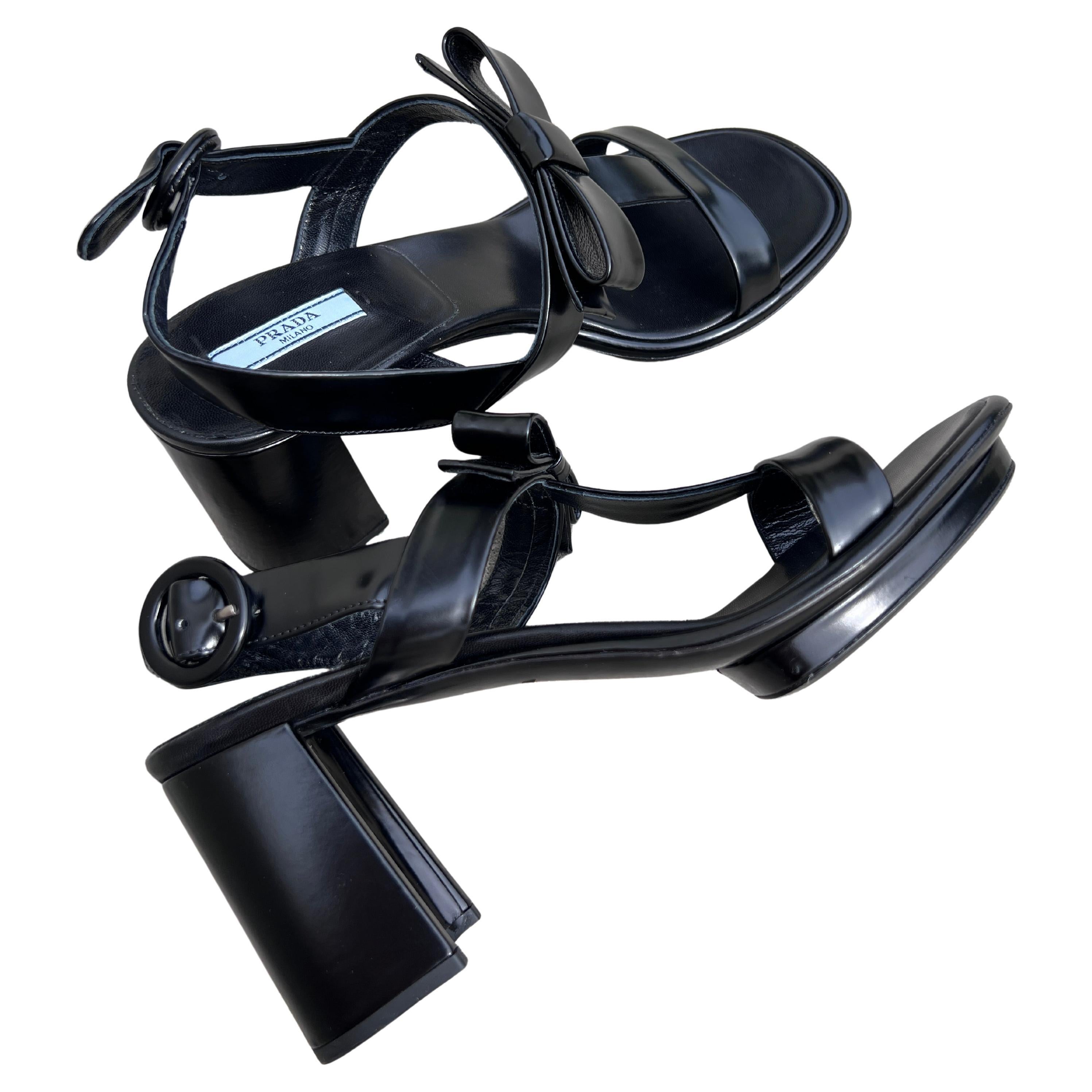 Nero Sandali con plateau in vernice nera Prada P/E 2013 - Taglia 39 in vendita