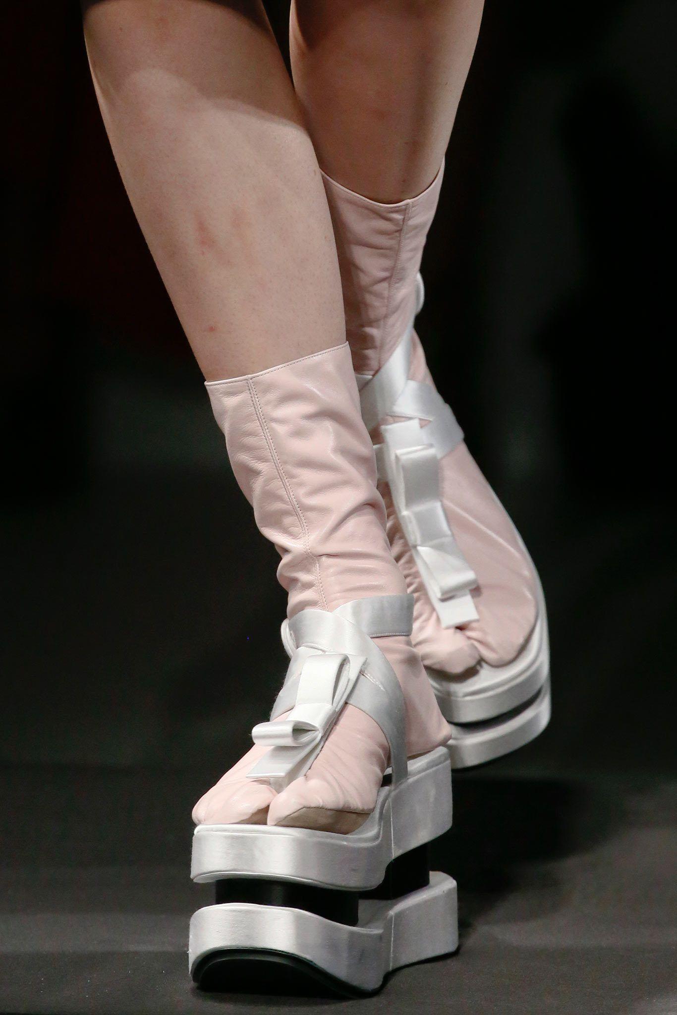 Sandali con plateau in vernice nera Prada P/E 2013 - Taglia 39 in vendita 5